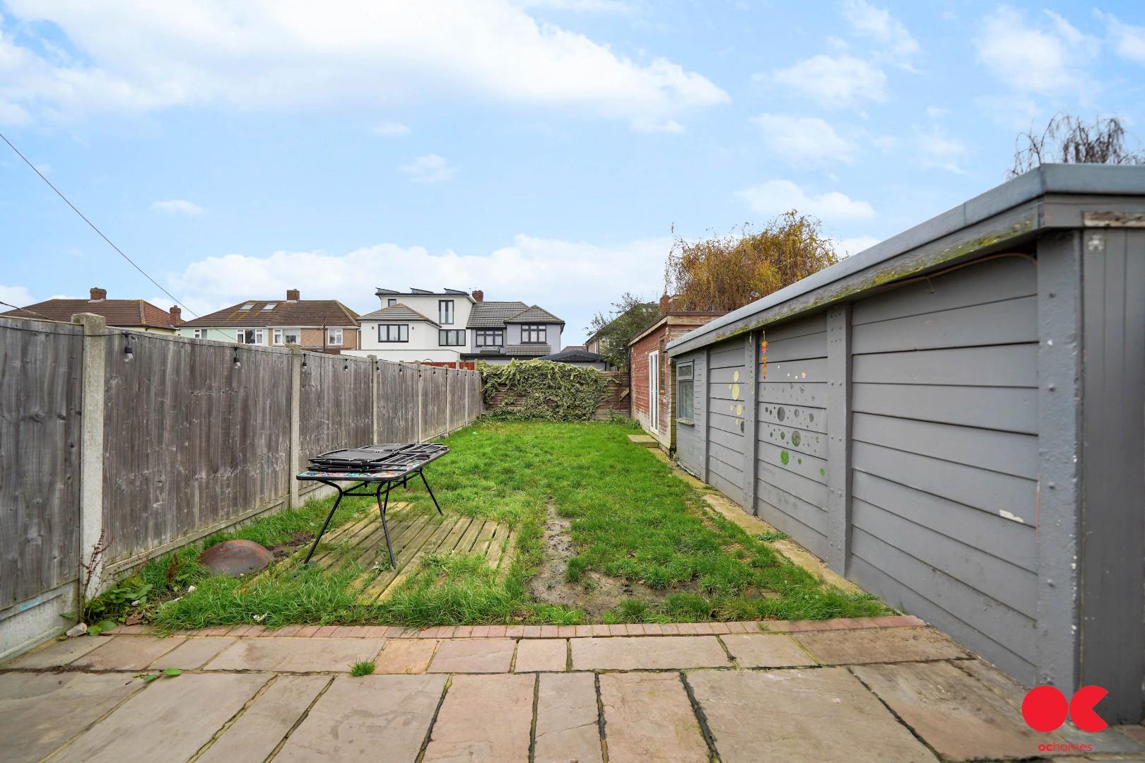 4 bed semi-detached house to rent in Calbourne Avenue, Hornchurch  - Property Image 5