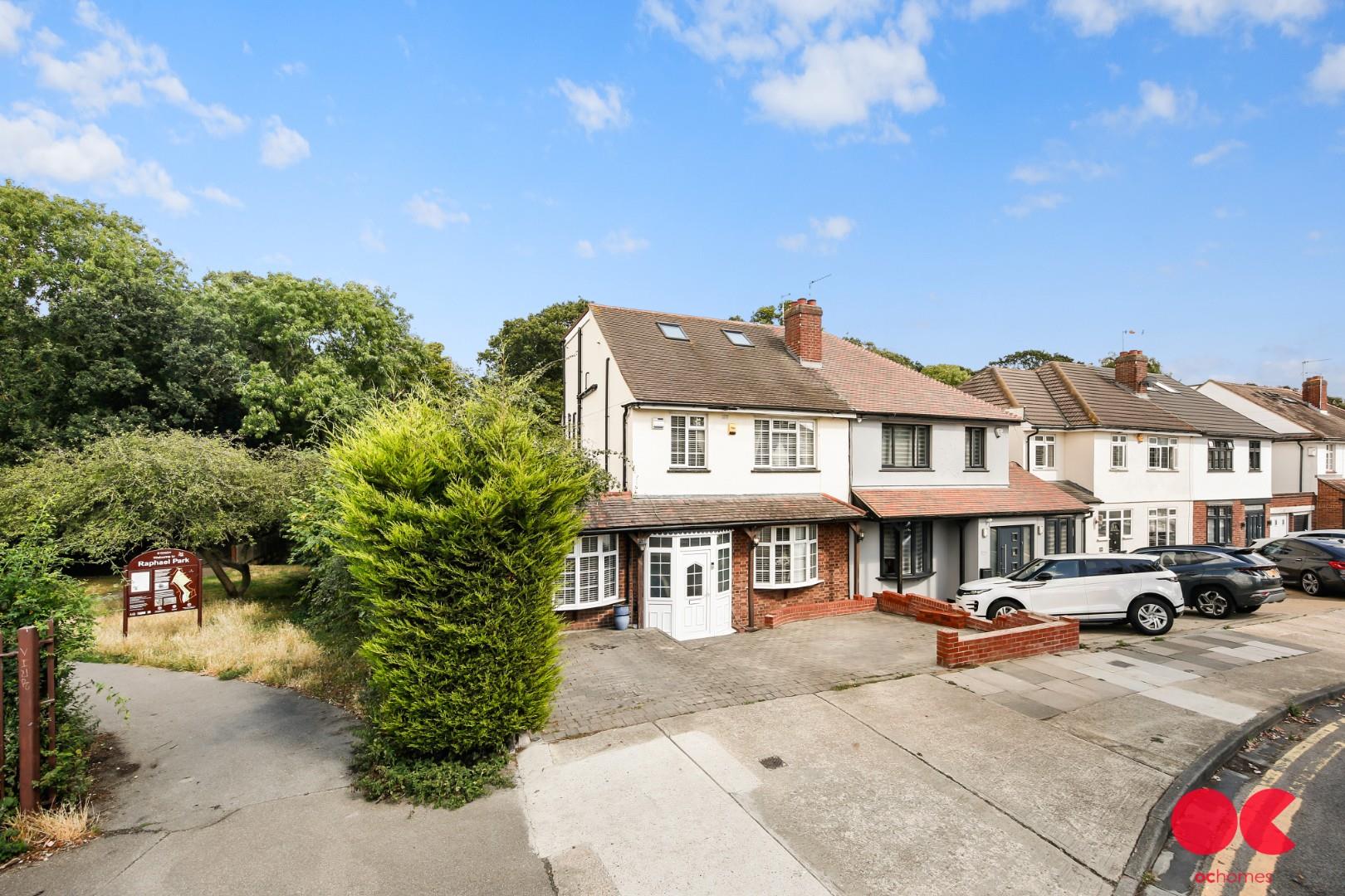 4 bed semi-detached house for sale in Lake Rise, Romford  - Property Image 51