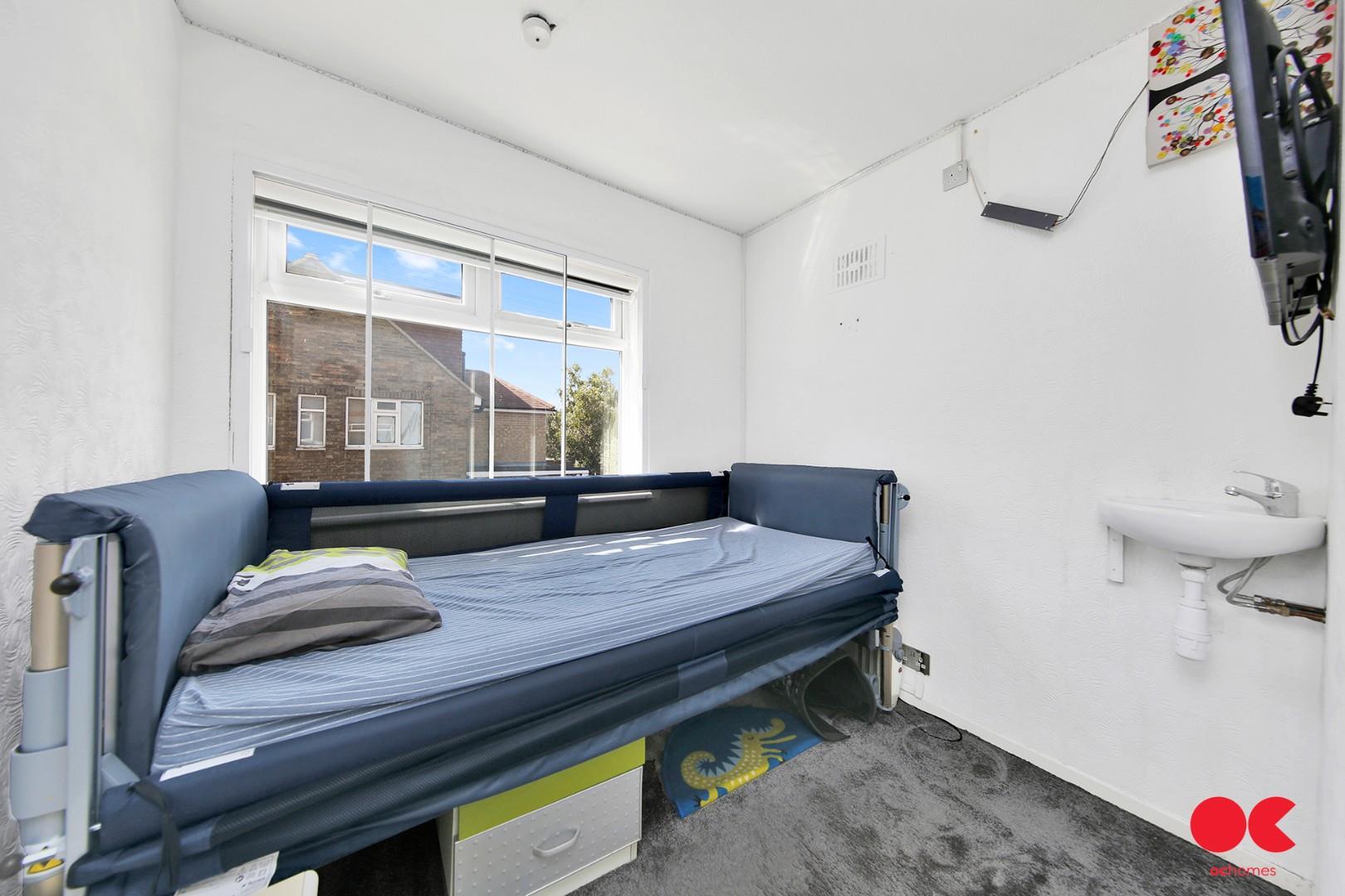 3 bed semi-detached house for sale in Longbridge Road, Barking  - Property Image 8