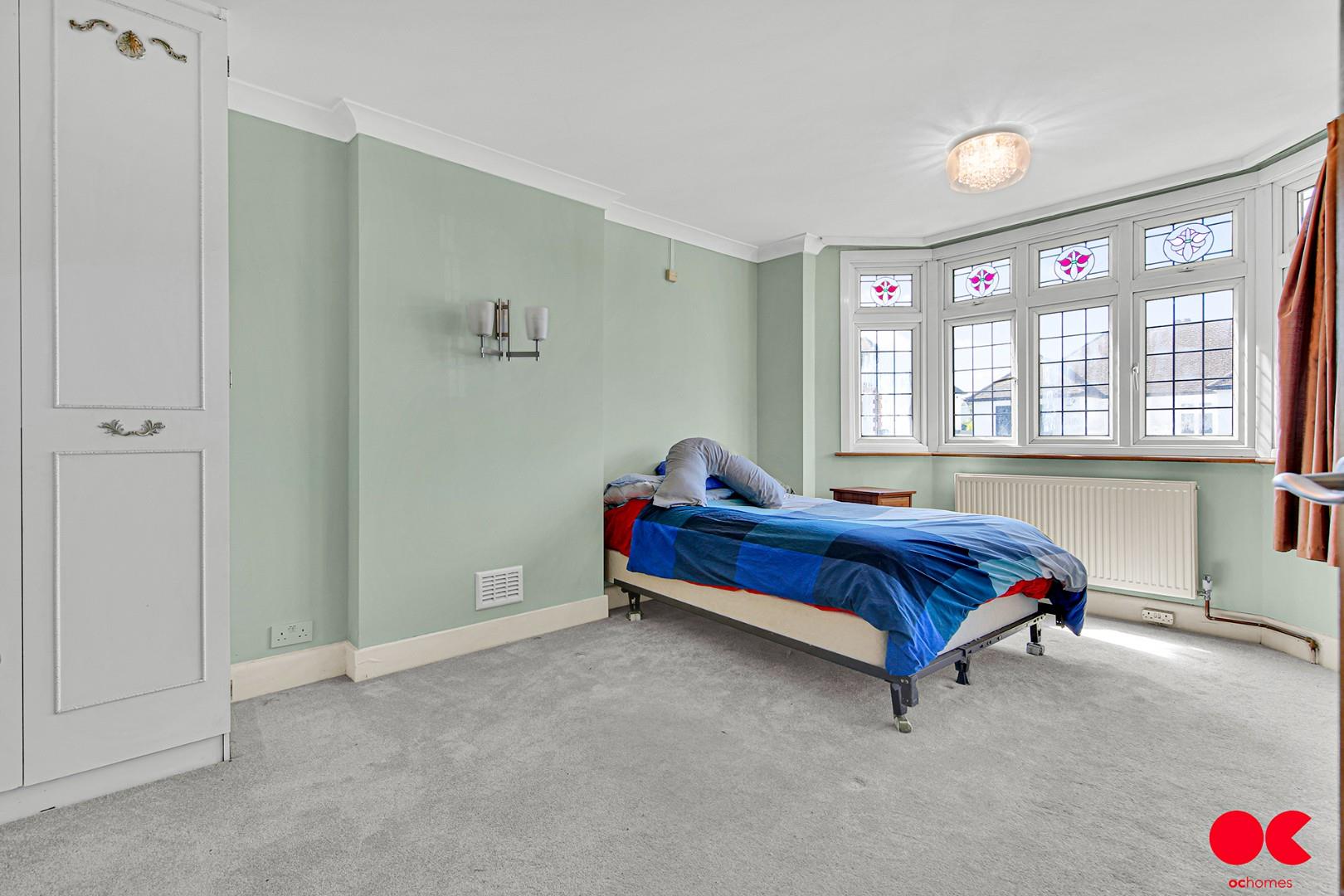 4 bed detached house for sale in Parkland Avenue, Romford  - Property Image 7