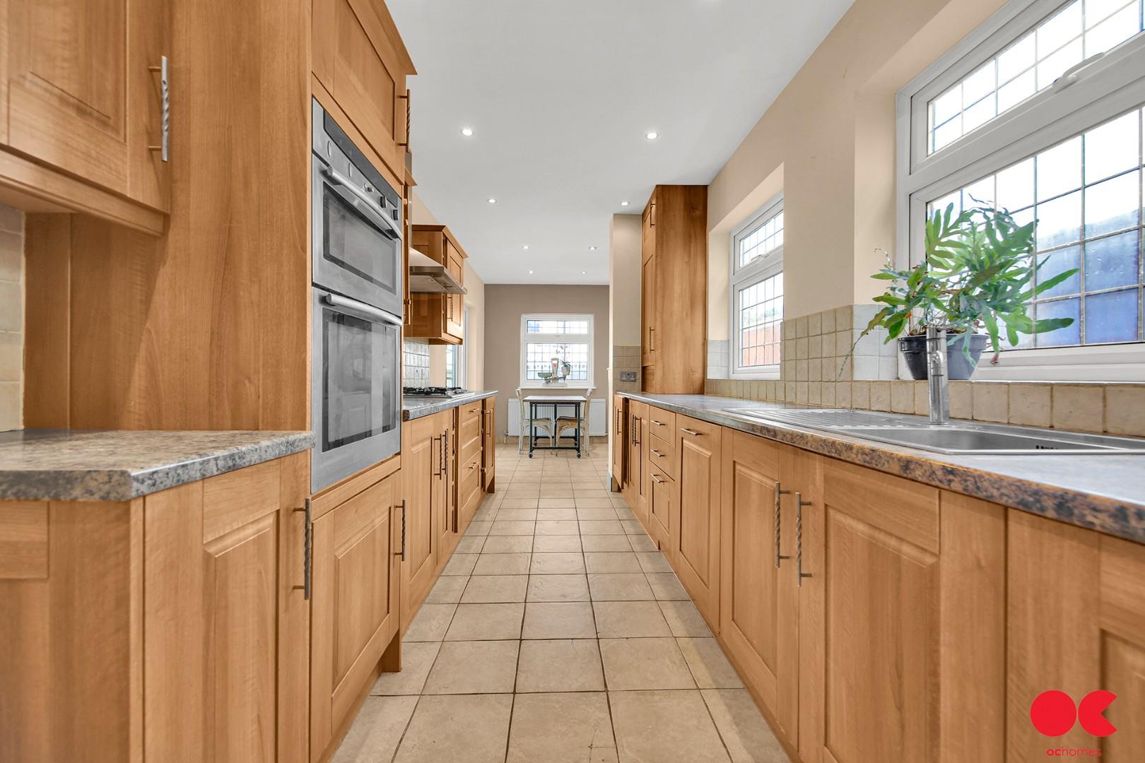 4 bed detached house for sale in Parkland Avenue, Romford  - Property Image 5