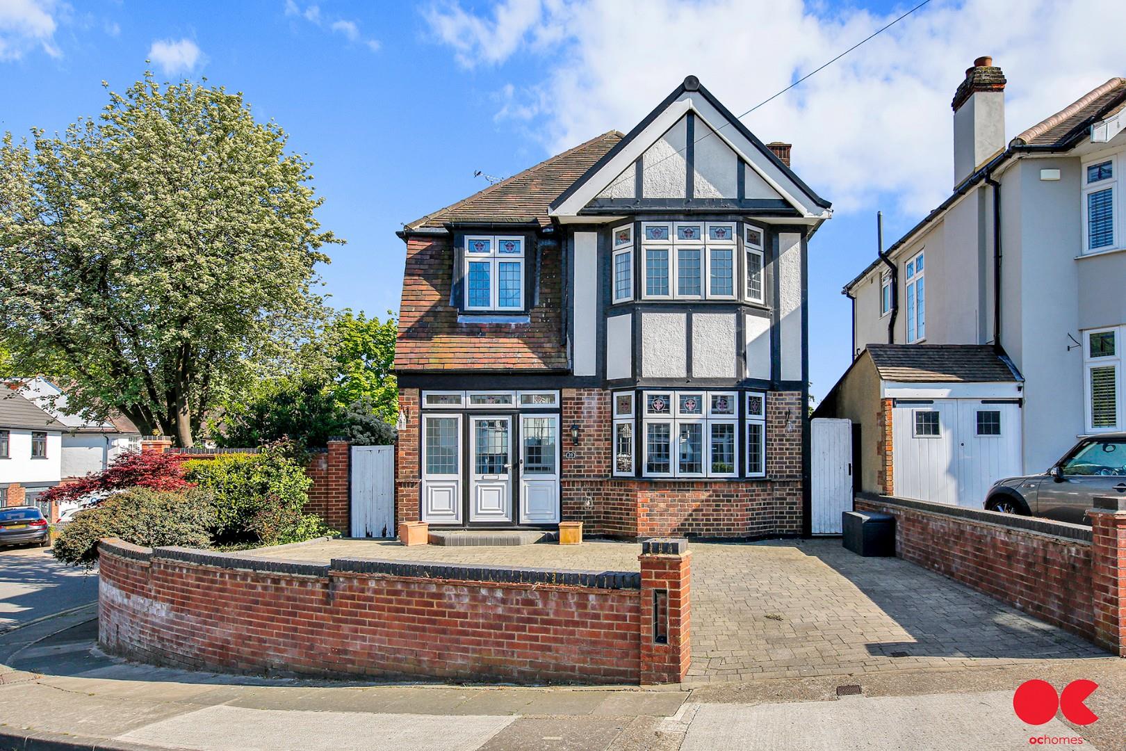4 bed detached house for sale in Parkland Avenue, Romford  - Property Image 1