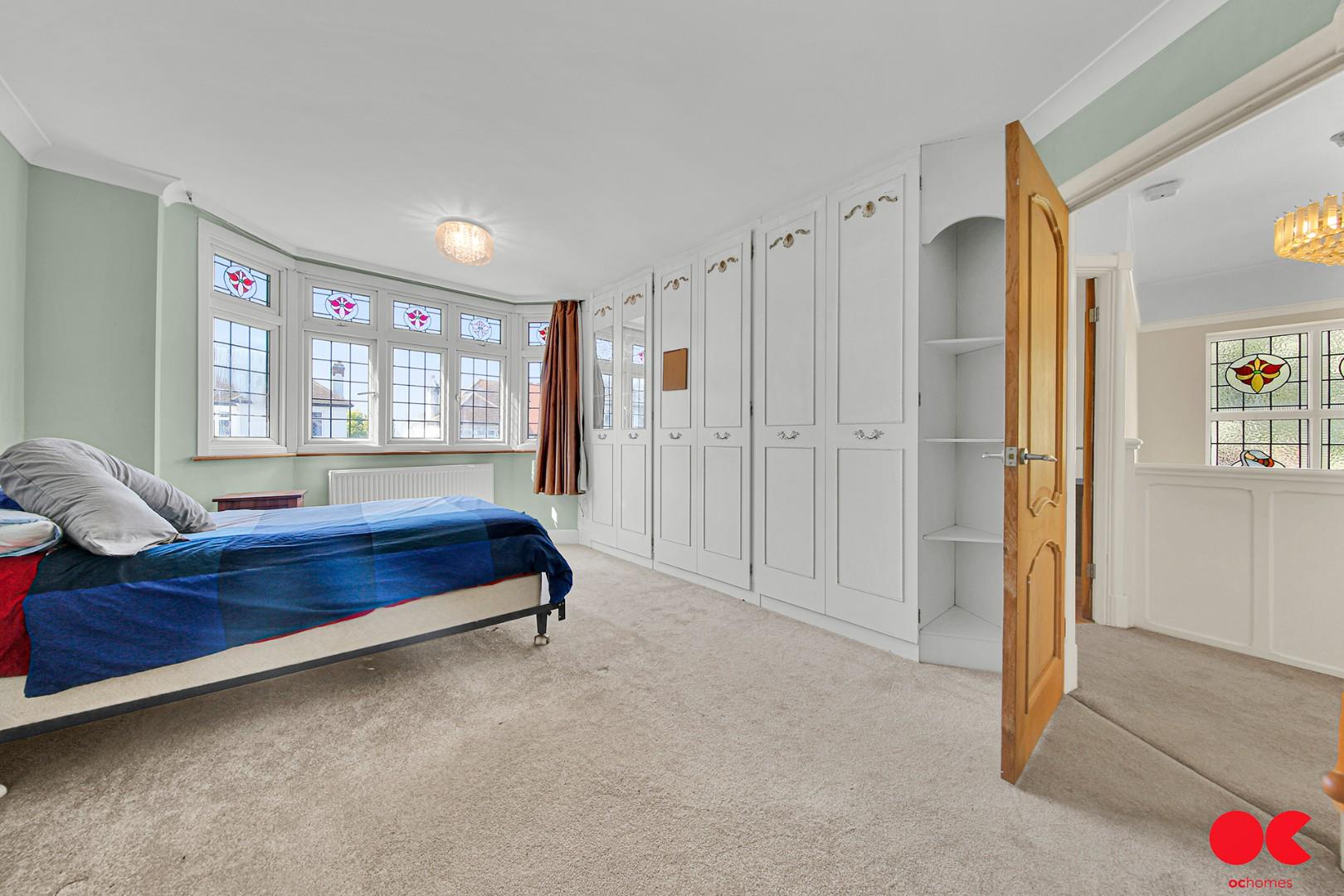4 bed detached house for sale in Parkland Avenue, Romford  - Property Image 32