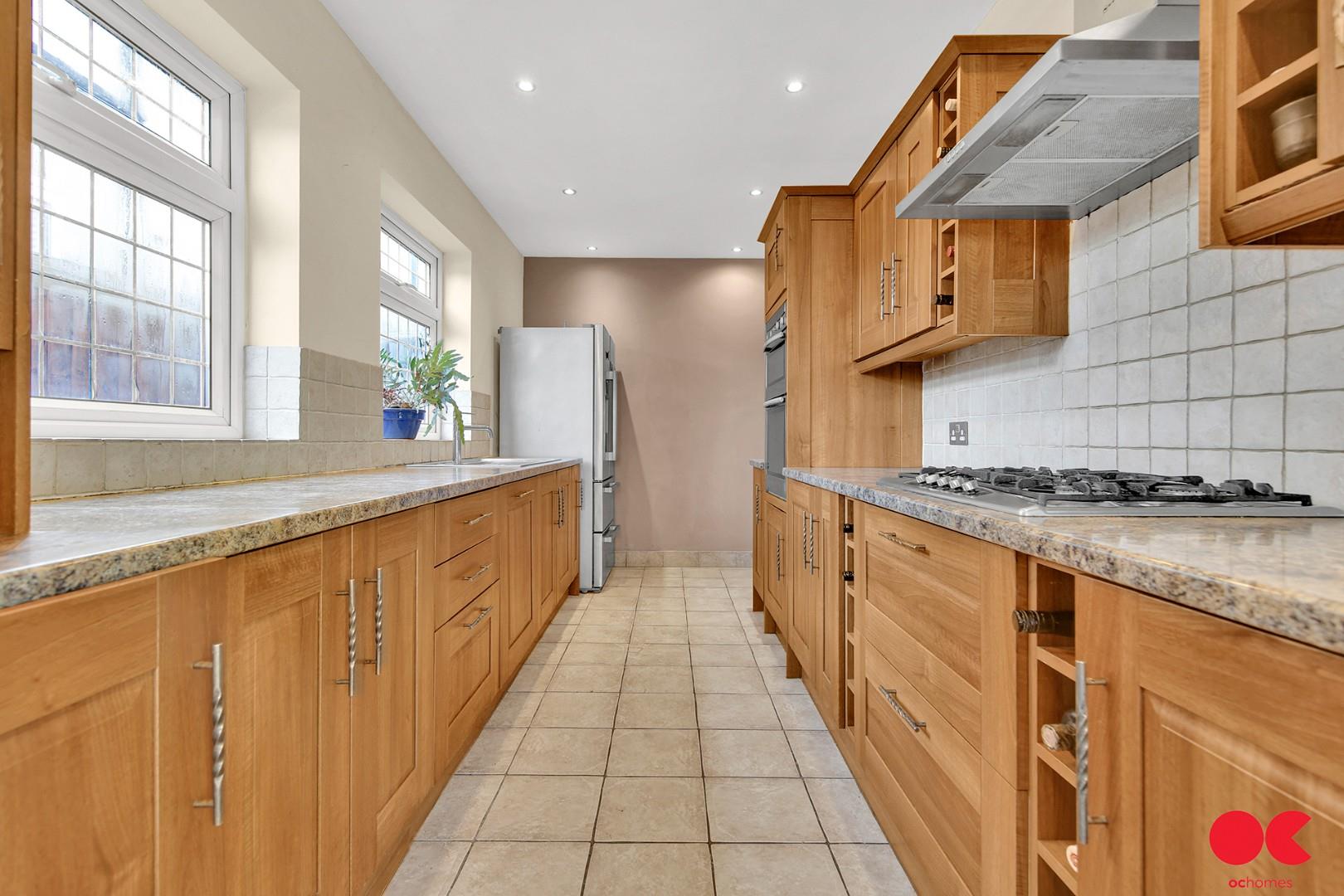4 bed detached house for sale in Parkland Avenue, Romford  - Property Image 38