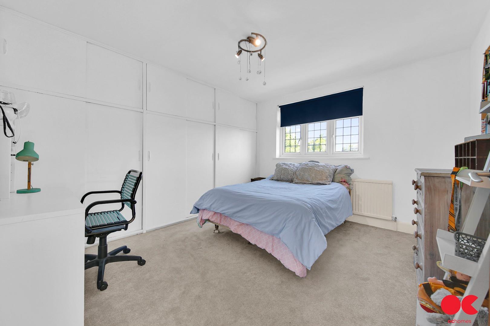 4 bed detached house for sale in Parkland Avenue, Romford  - Property Image 12