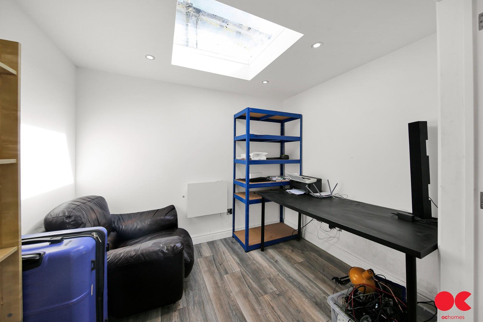 4 bed detached house for sale in Parkland Avenue, Romford  - Property Image 34