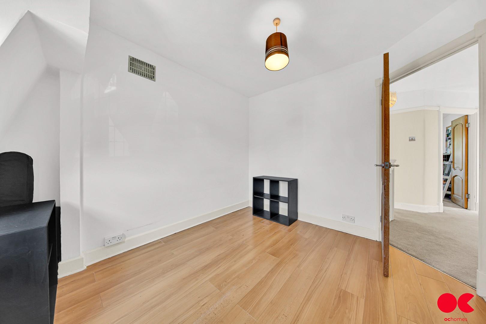 4 bed detached house for sale in Parkland Avenue, Romford  - Property Image 27