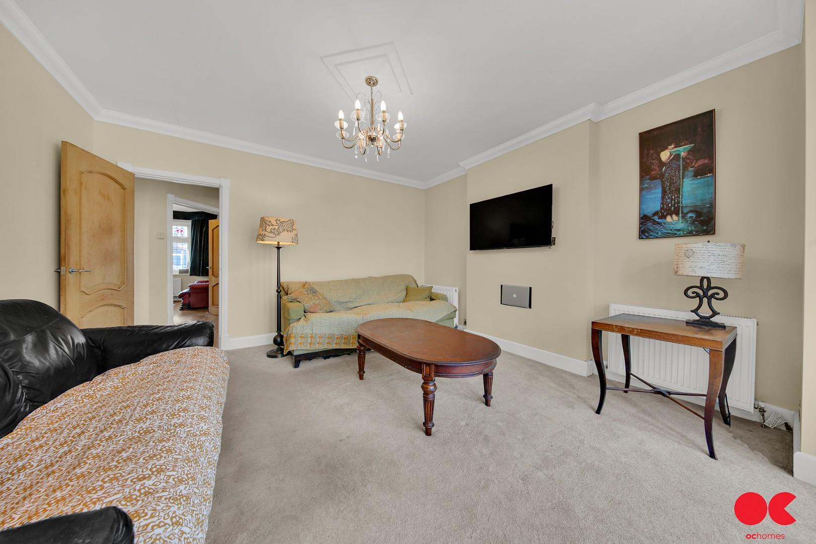 4 bed detached house for sale in Parkland Avenue, Romford  - Property Image 6