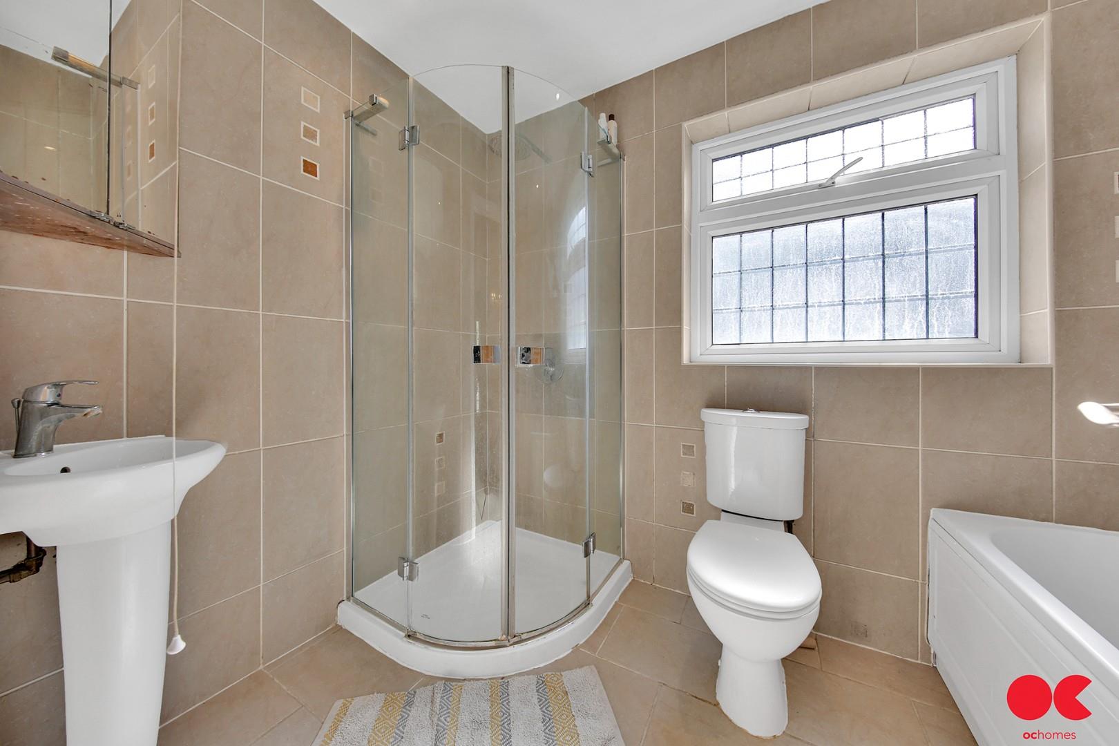 4 bed detached house for sale in Parkland Avenue, Romford  - Property Image 11