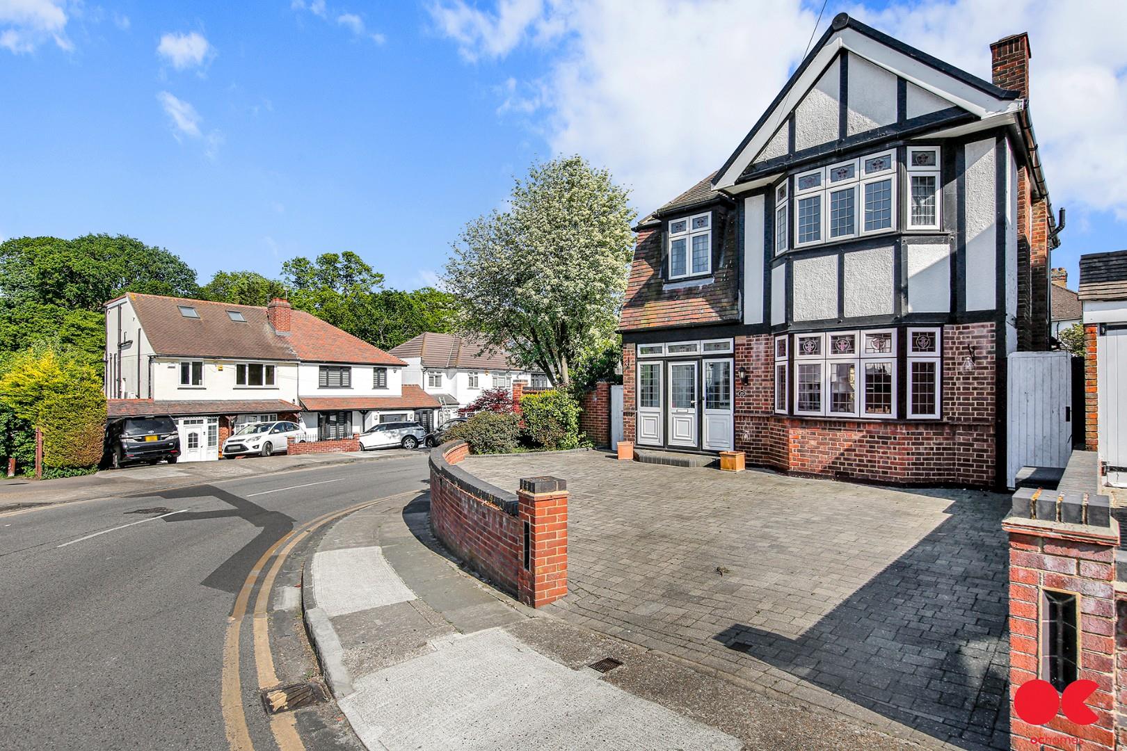 4 bed detached house for sale in Parkland Avenue, Romford  - Property Image 37