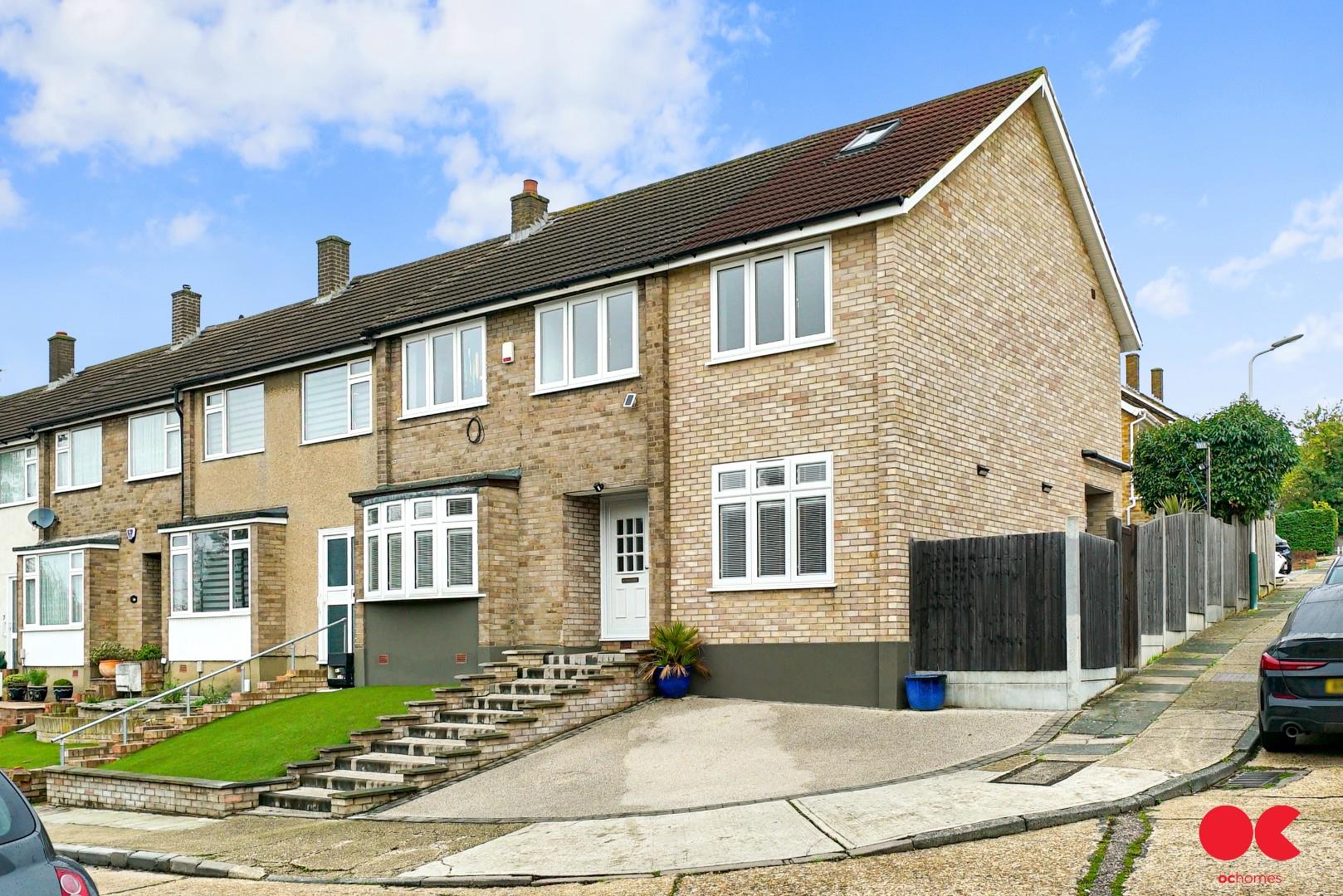 4 bed end of terrace house for sale in William Close, Romford  - Property Image 1