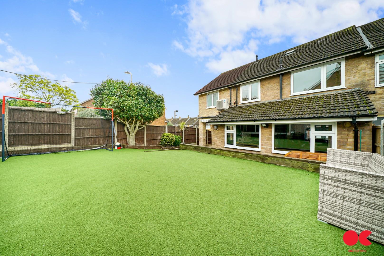 4 bed end of terrace house for sale in William Close, Romford  - Property Image 37