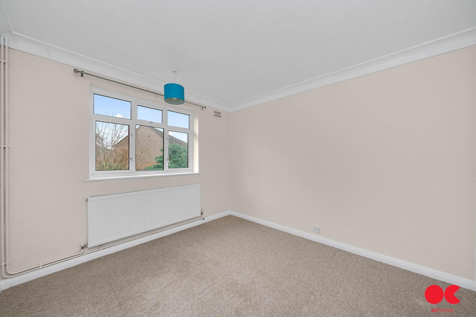 2 bed flat for sale in Station Road, Gidea Park  - Property Image 5