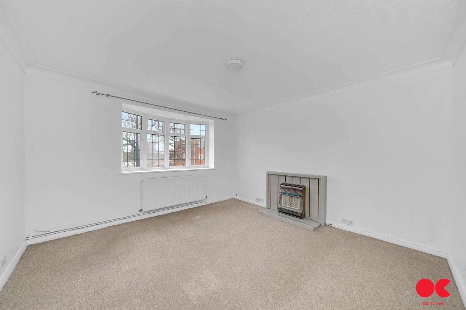 2 bed flat for sale in Station Road, Gidea Park  - Property Image 2