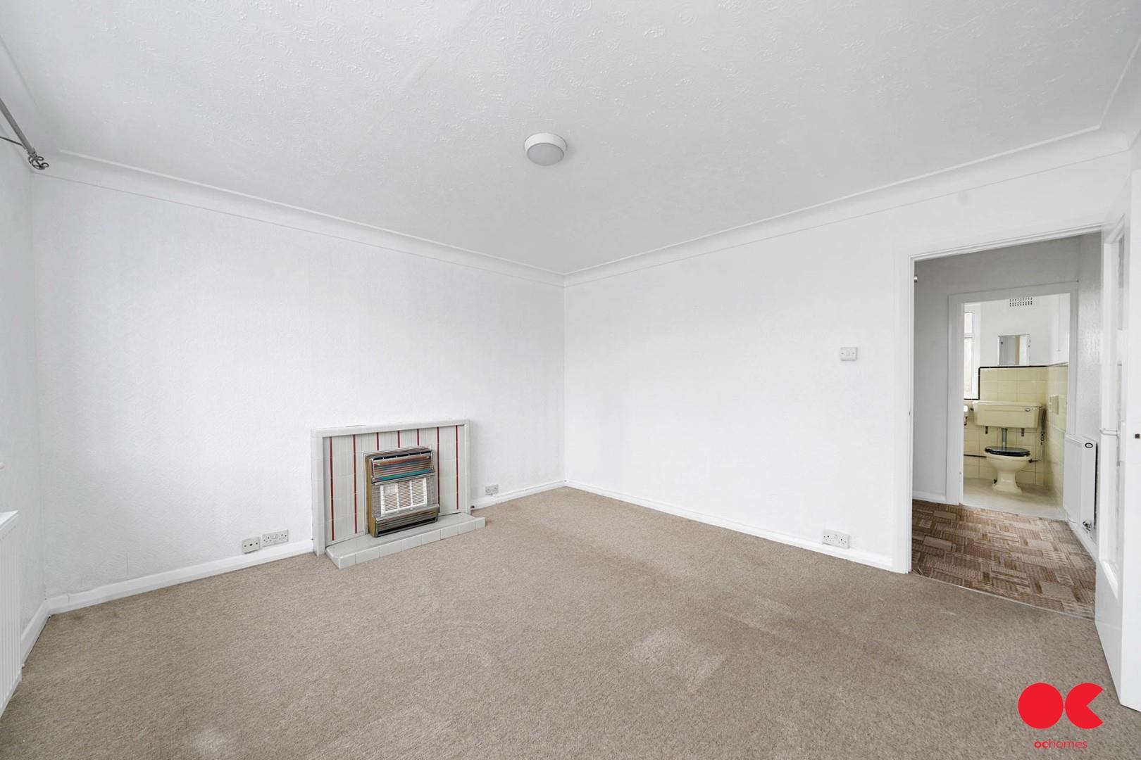 2 bed flat for sale in Station Road, Gidea Park  - Property Image 14