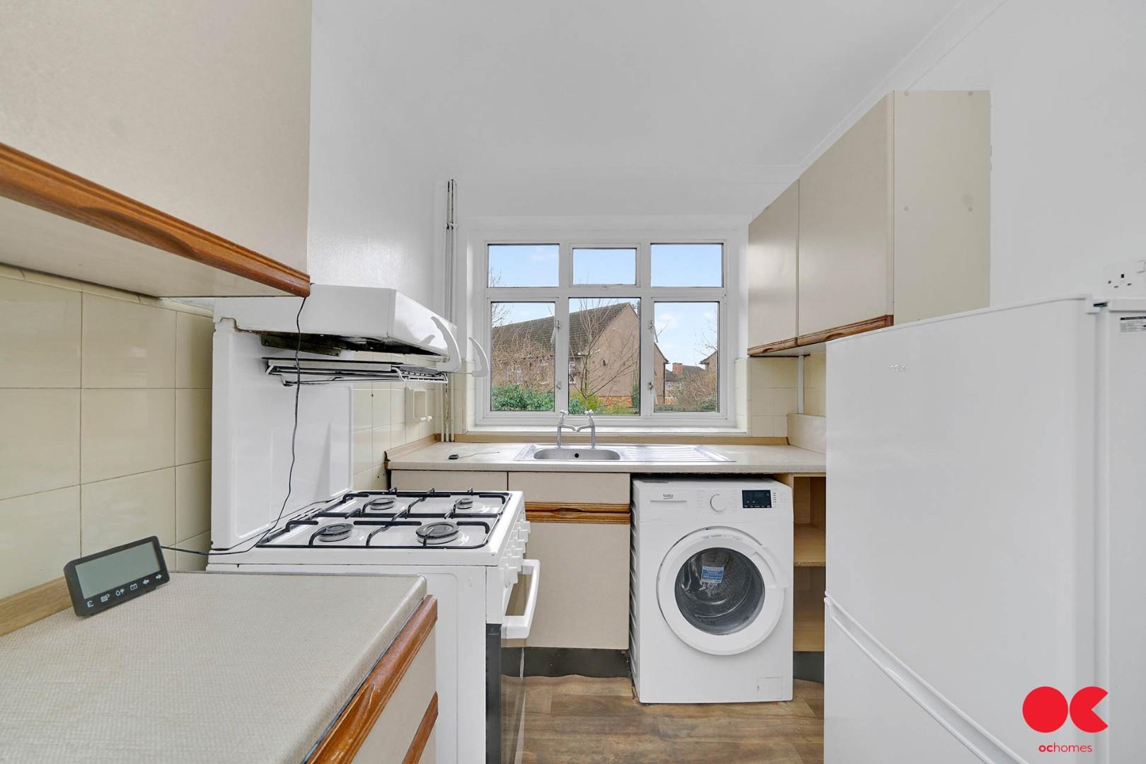 2 bed flat for sale in Station Road, Gidea Park  - Property Image 7