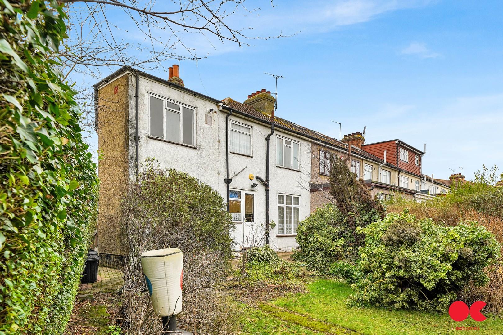 3 bed end of terrace house for sale in Laburnum Avenue, Hornchurch  - Property Image 13