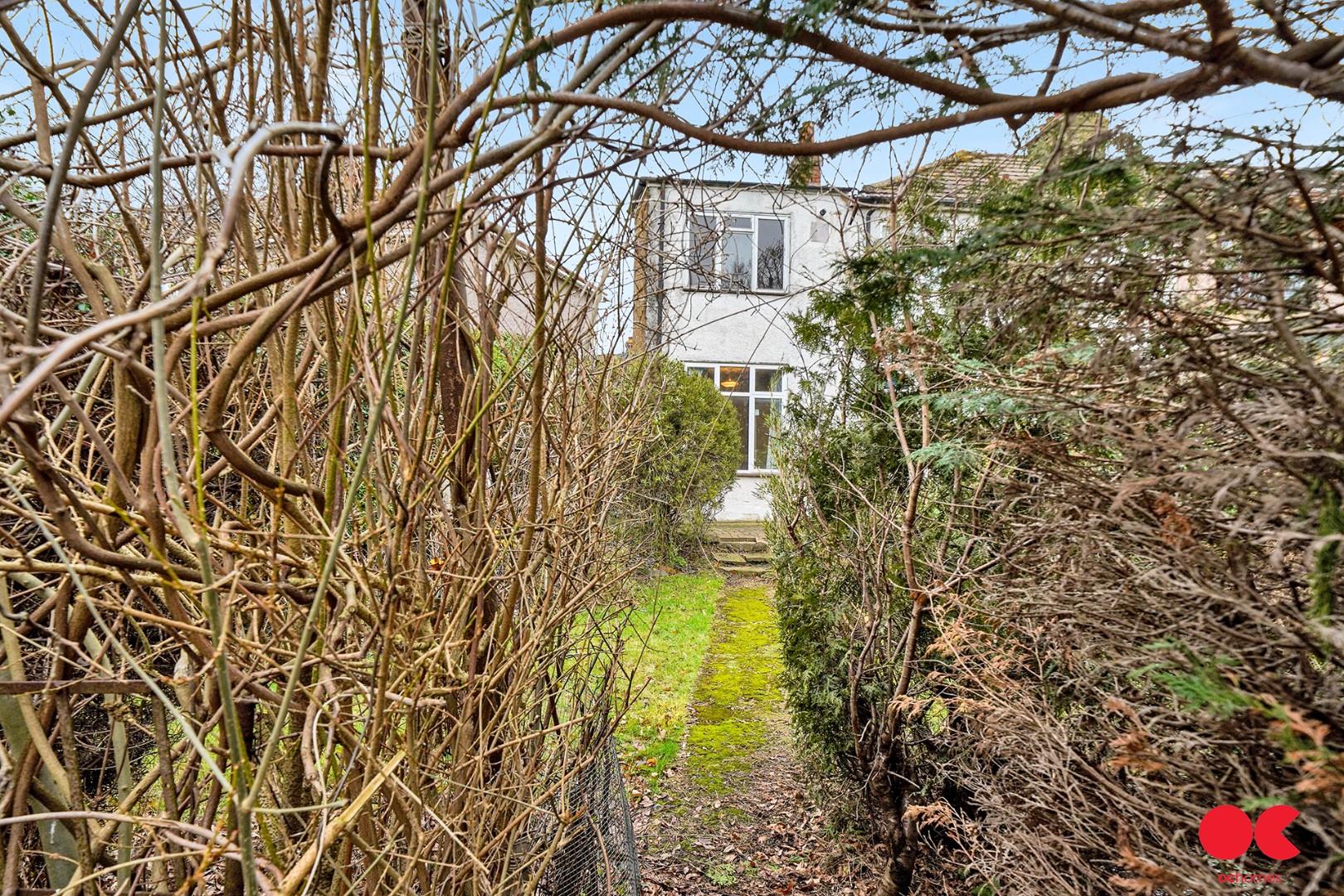 3 bed end of terrace house for sale in Laburnum Avenue, Hornchurch  - Property Image 29