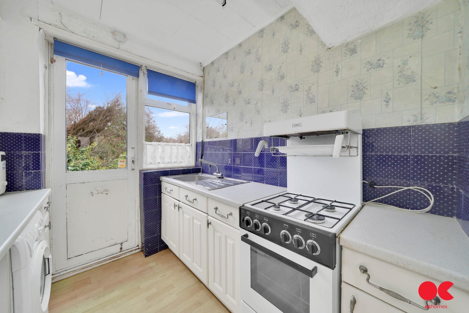 3 bed end of terrace house for sale in Laburnum Avenue, Hornchurch  - Property Image 19