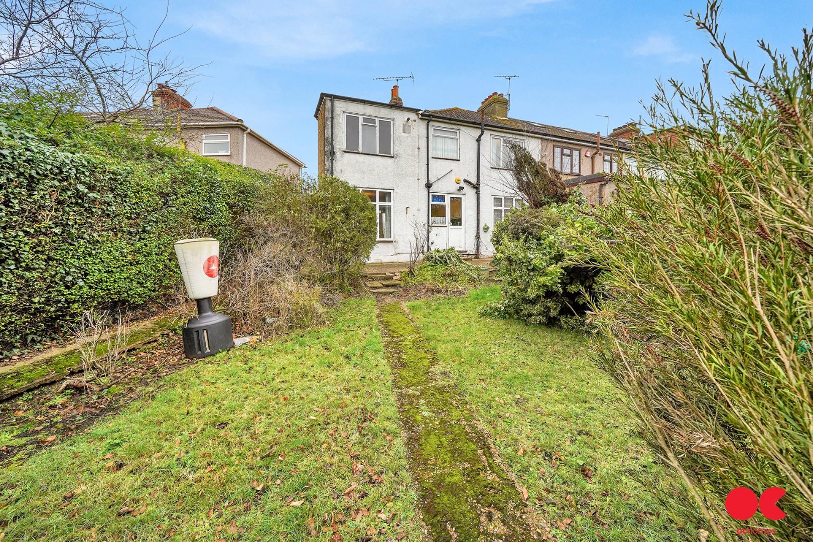 3 bed end of terrace house for sale in Laburnum Avenue, Hornchurch  - Property Image 24