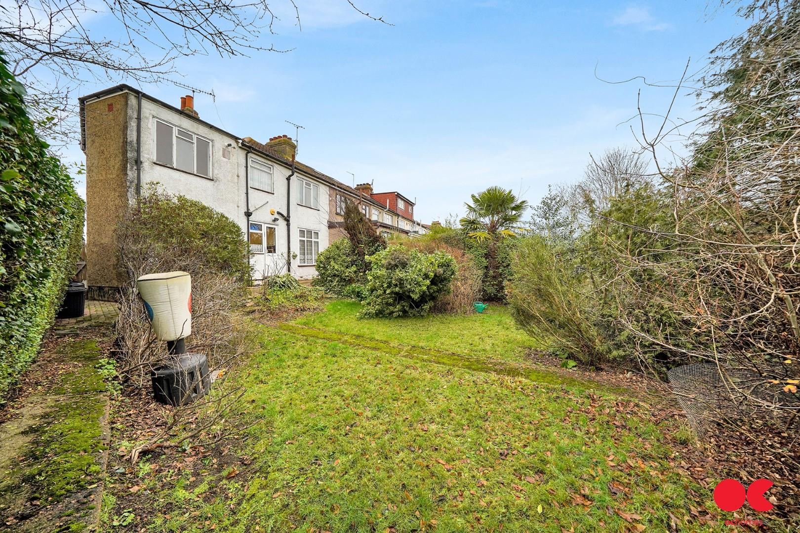 3 bed end of terrace house for sale in Laburnum Avenue, Hornchurch  - Property Image 5