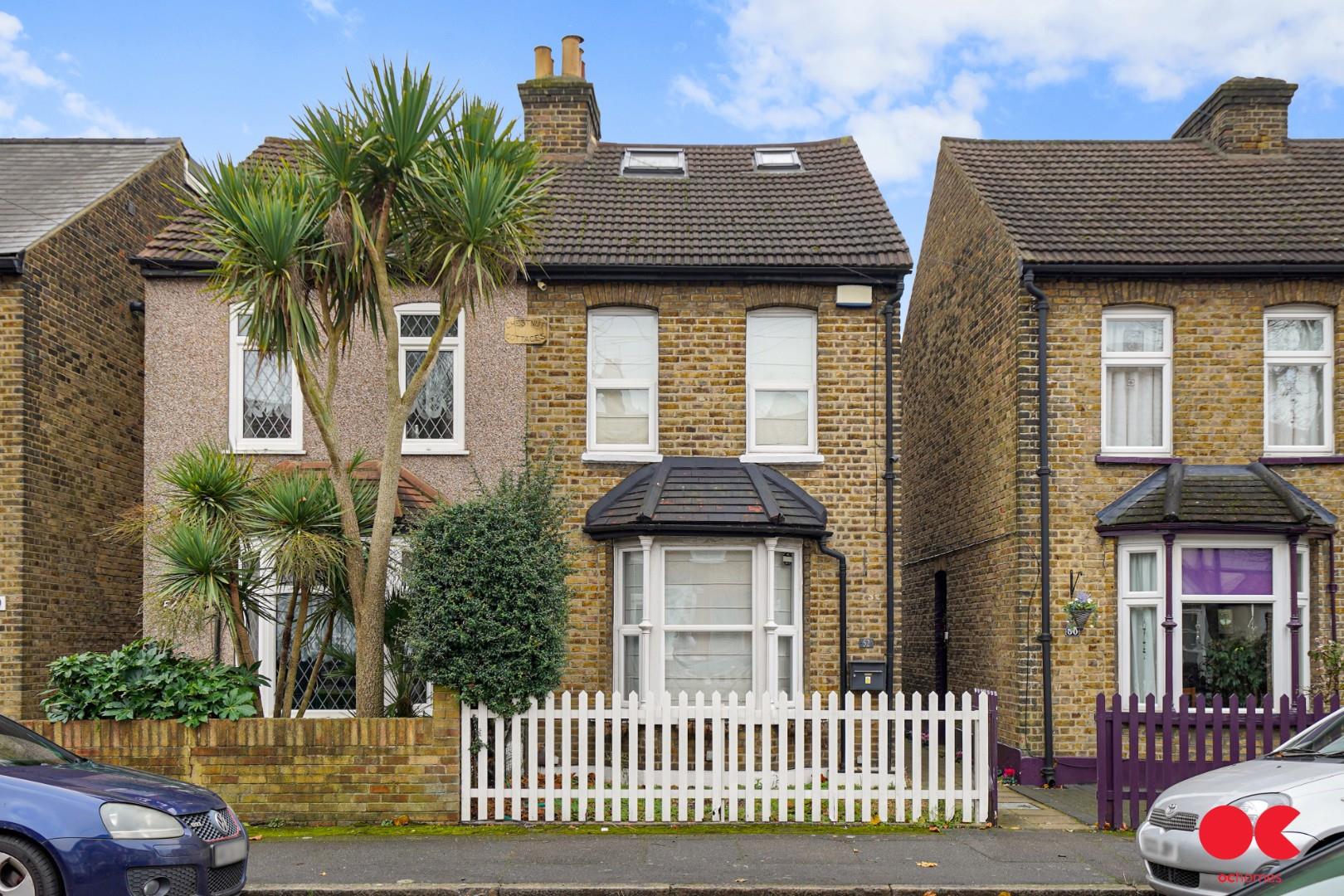 4 bed semi-detached house for sale in Hamilton Road, Gidea Park  - Property Image 4