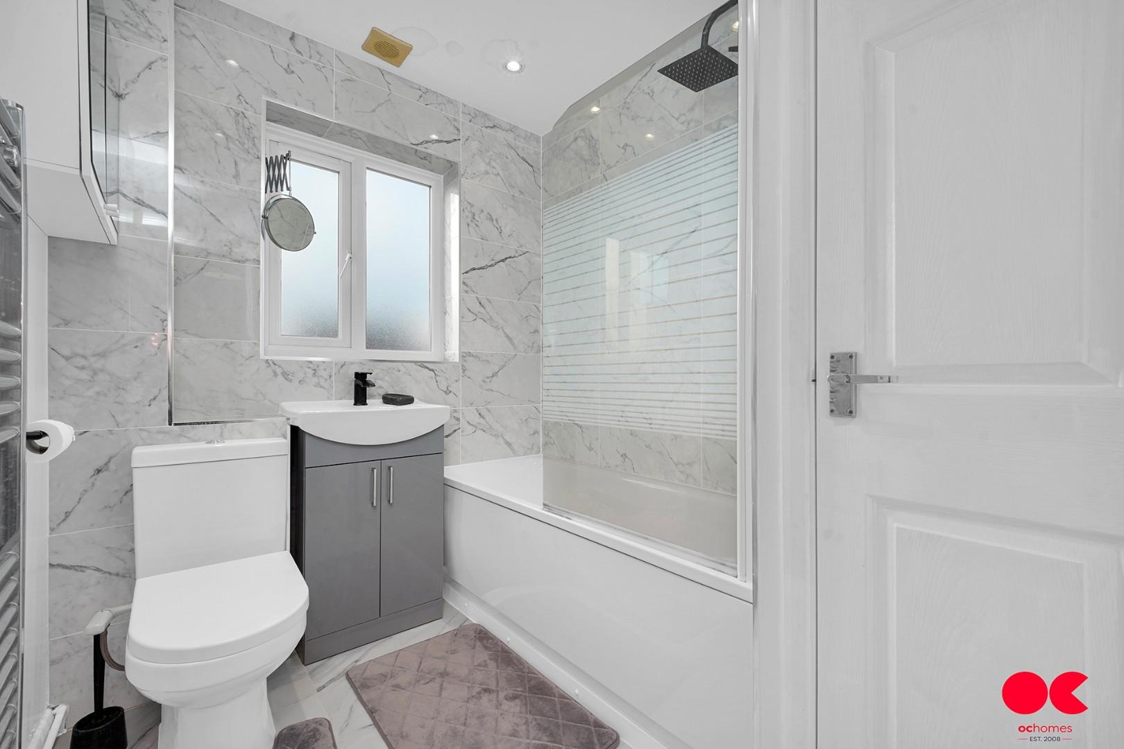 3 bed end of terrace house for sale in Fryerns Terrace, Basildon  - Property Image 4