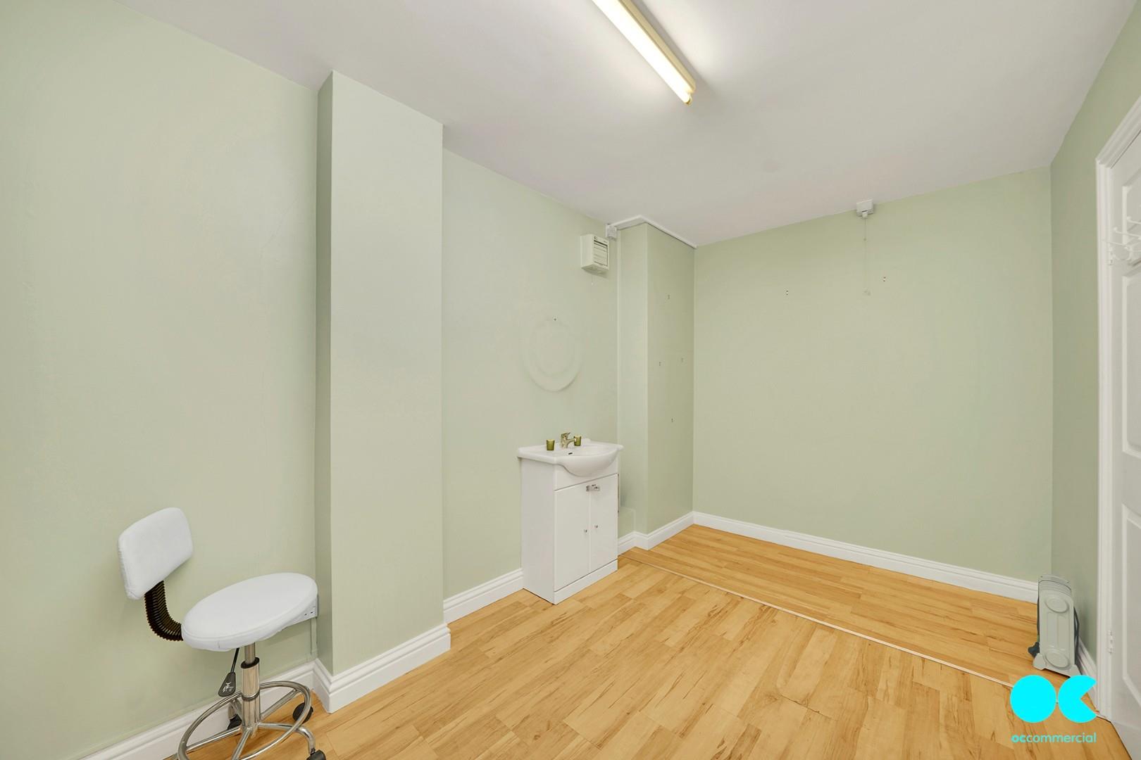 Commercial property to rent in Heath Park Road, Romford  - Property Image 10