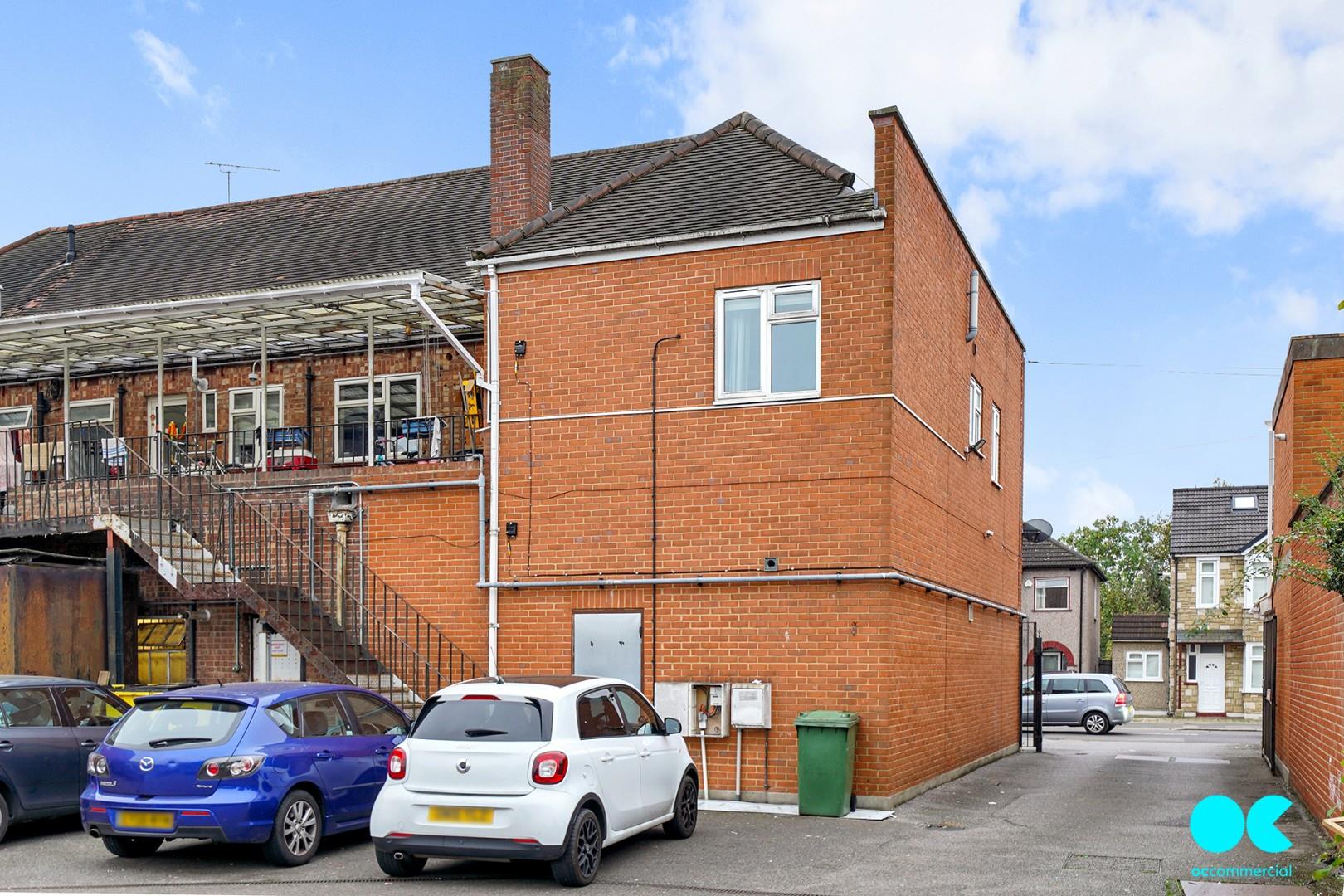 Commercial property to rent in Heath Park Road, Romford  - Property Image 6