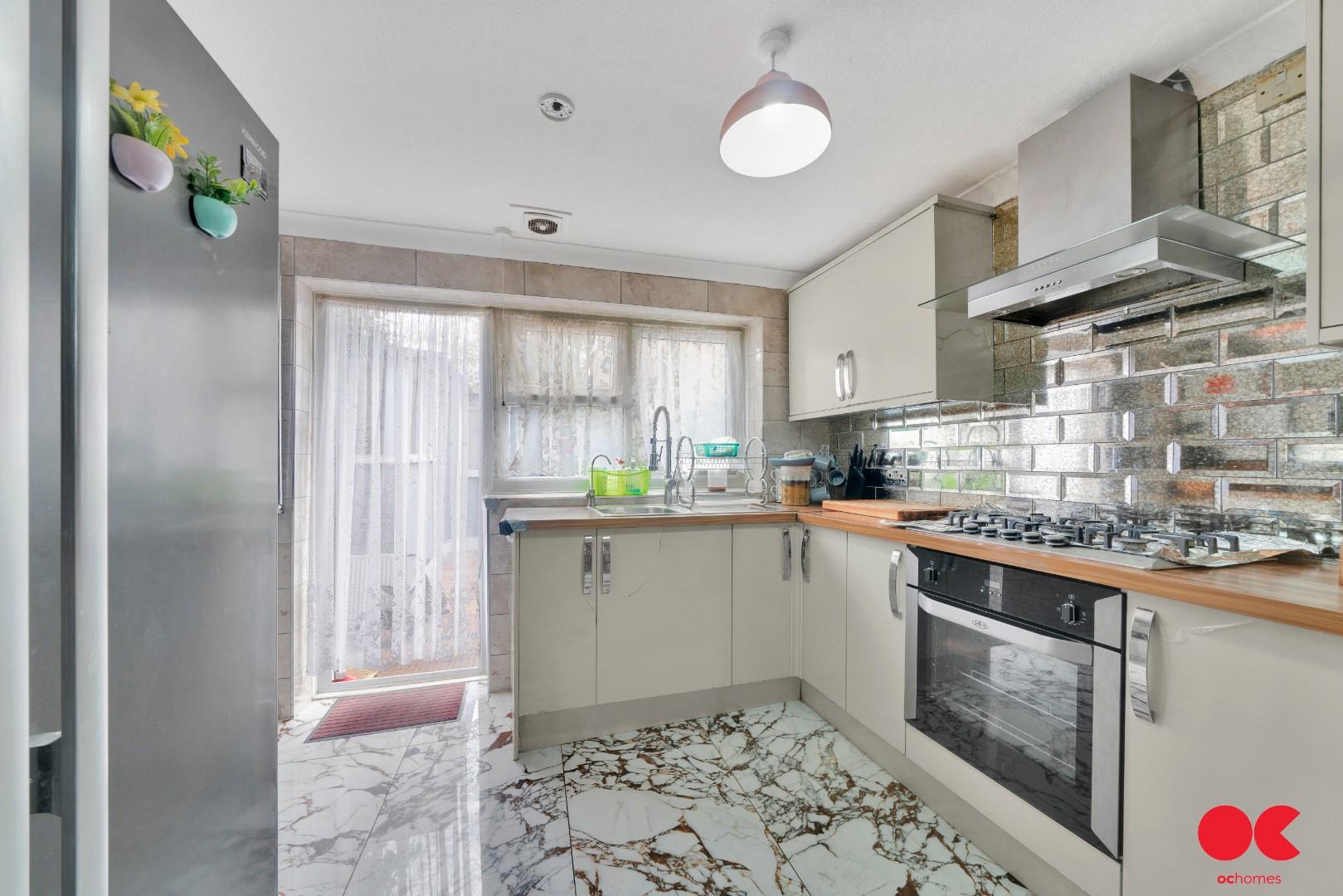 3 bed terraced house for sale in Kempton Road, East Ham  - Property Image 5