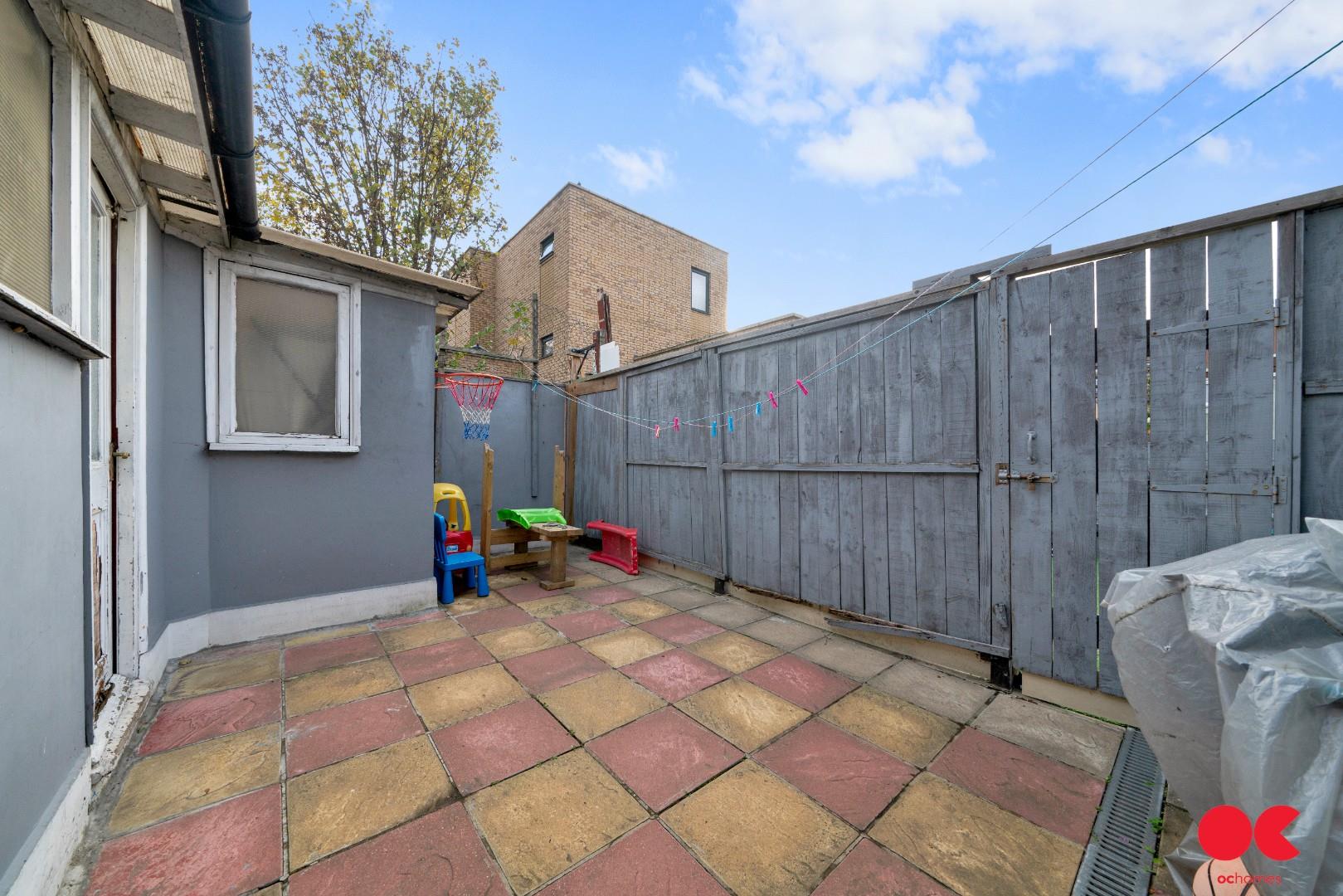 3 bed terraced house for sale in Kempton Road, East Ham  - Property Image 10