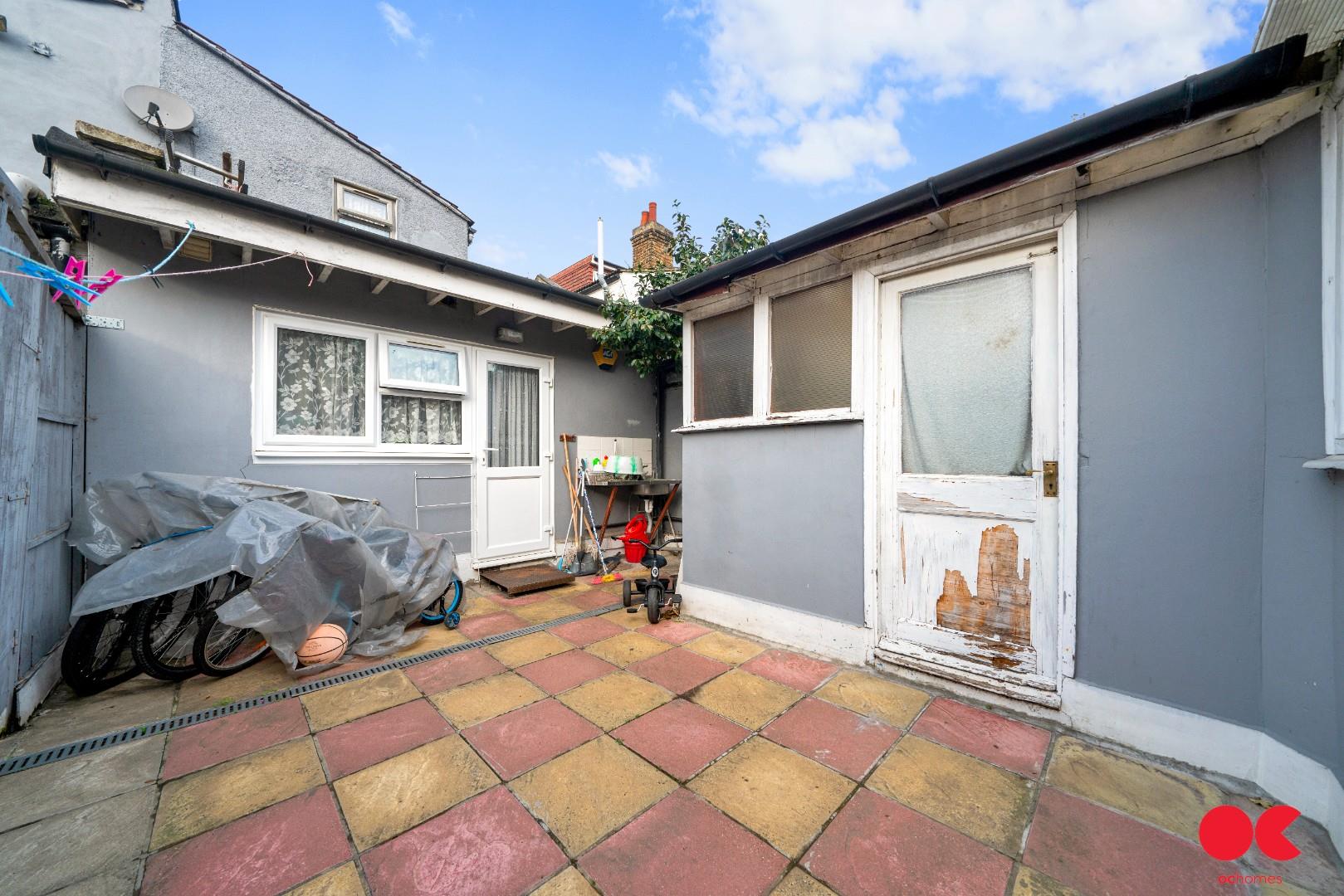 3 bed terraced house for sale in Kempton Road, East Ham  - Property Image 12