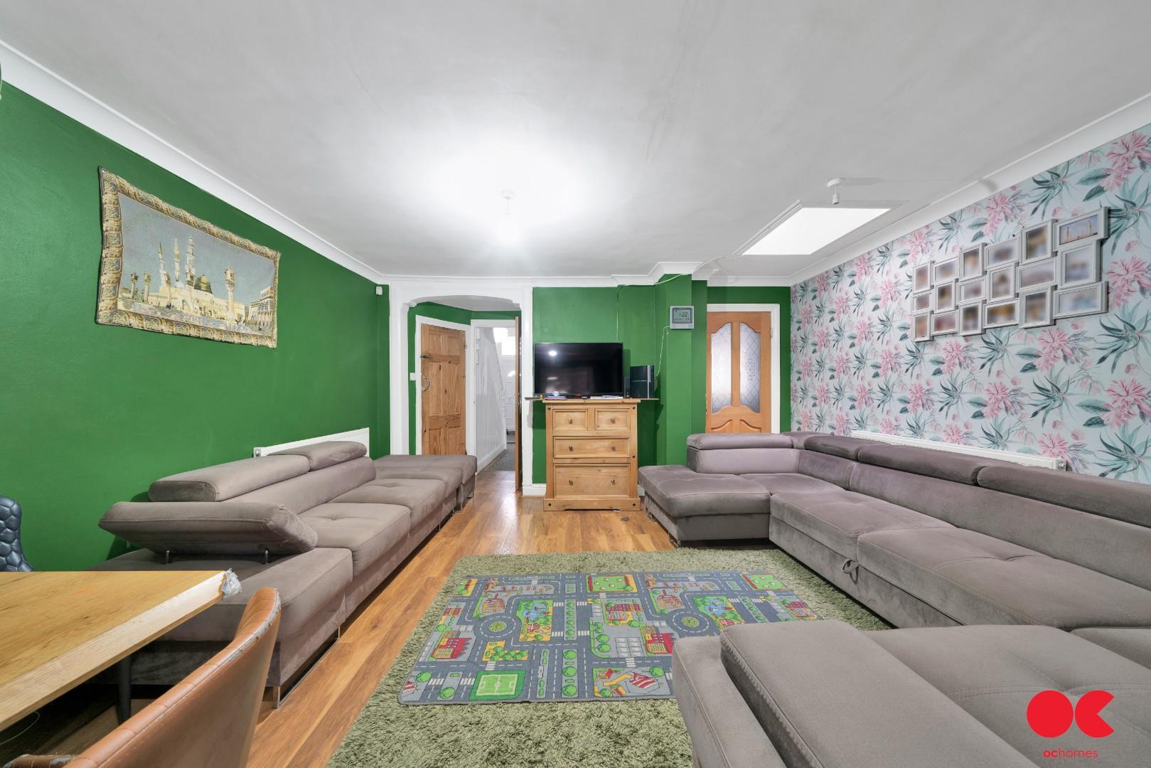 3 bed terraced house for sale in Kempton Road, East Ham  - Property Image 4