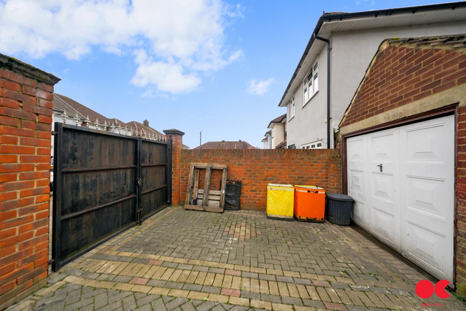 4 bed semi-detached house to rent in Lower Bedfords Road, Romford  - Property Image 31