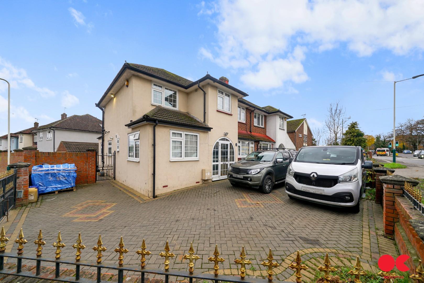 4 bed semi-detached house to rent in Lower Bedfords Road, Romford  - Property Image 2