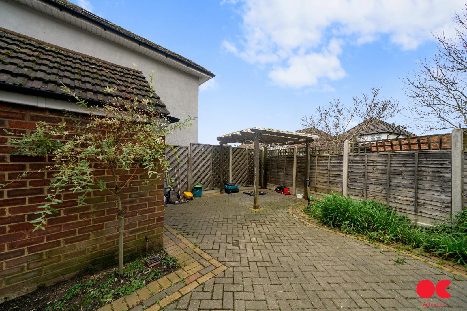 4 bed semi-detached house to rent in Lower Bedfords Road, Romford  - Property Image 4