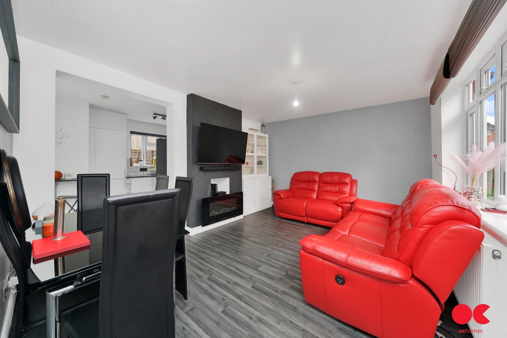 3 bed end of terrace house for sale in Stratton Road, Romford  - Property Image 1