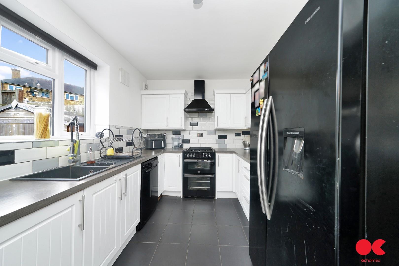 3 bed end of terrace house for sale in Stratton Road, Romford  - Property Image 13