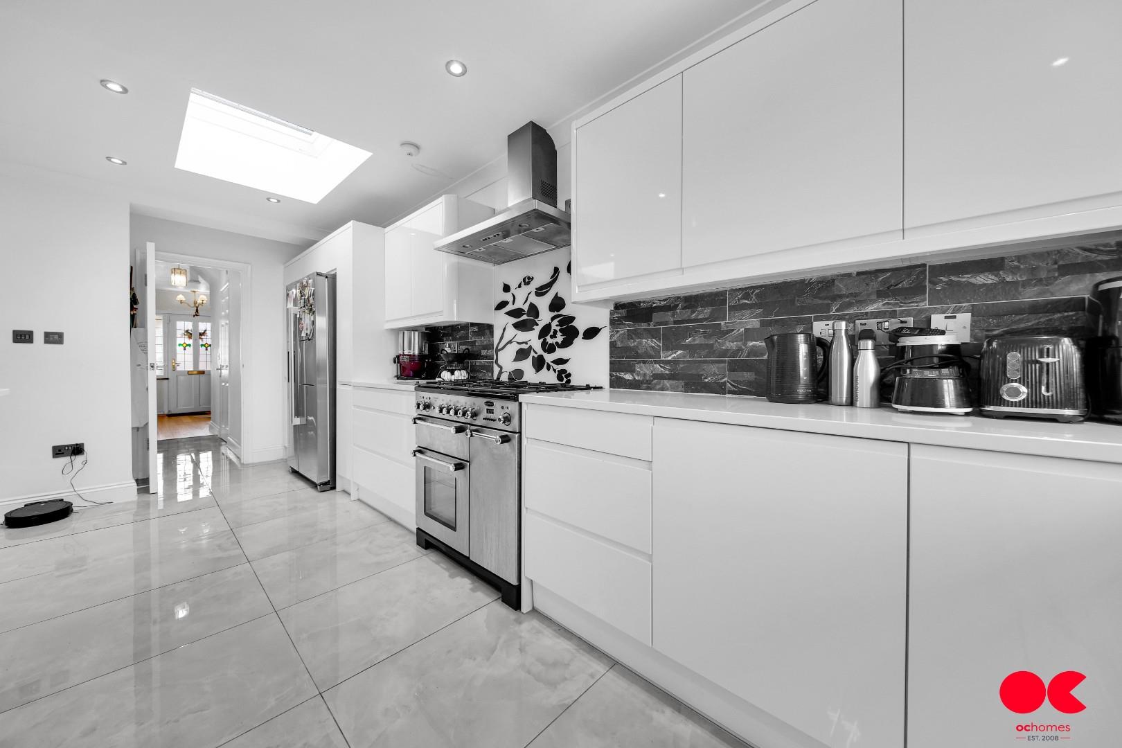 3 bed semi-detached house to rent in Montrose Avenue, Gidea Park, Essex  - Property Image 12