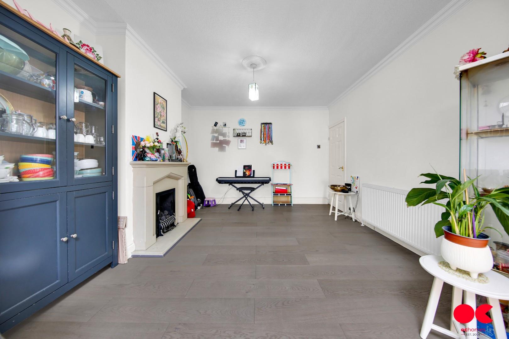 3 bed semi-detached house to rent in Montrose Avenue, Gidea Park, Essex  - Property Image 15