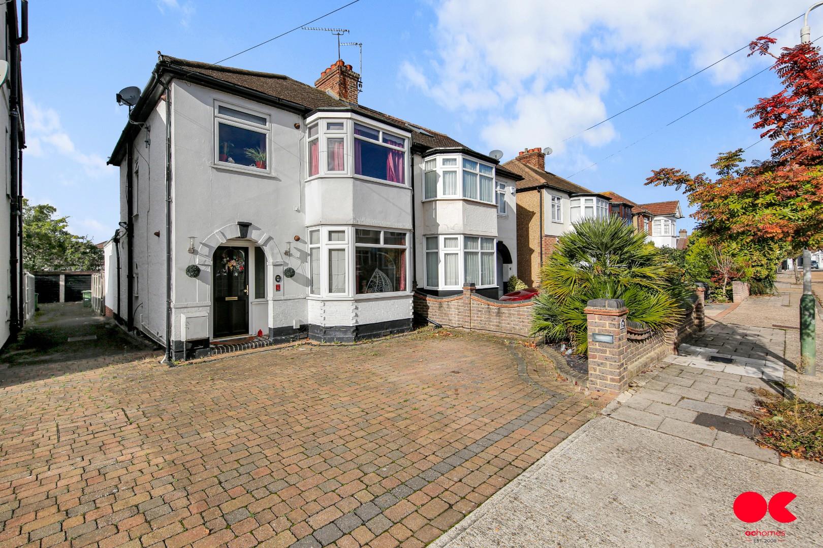 3 bed semi-detached house to rent in Montrose Avenue, Gidea Park, Essex