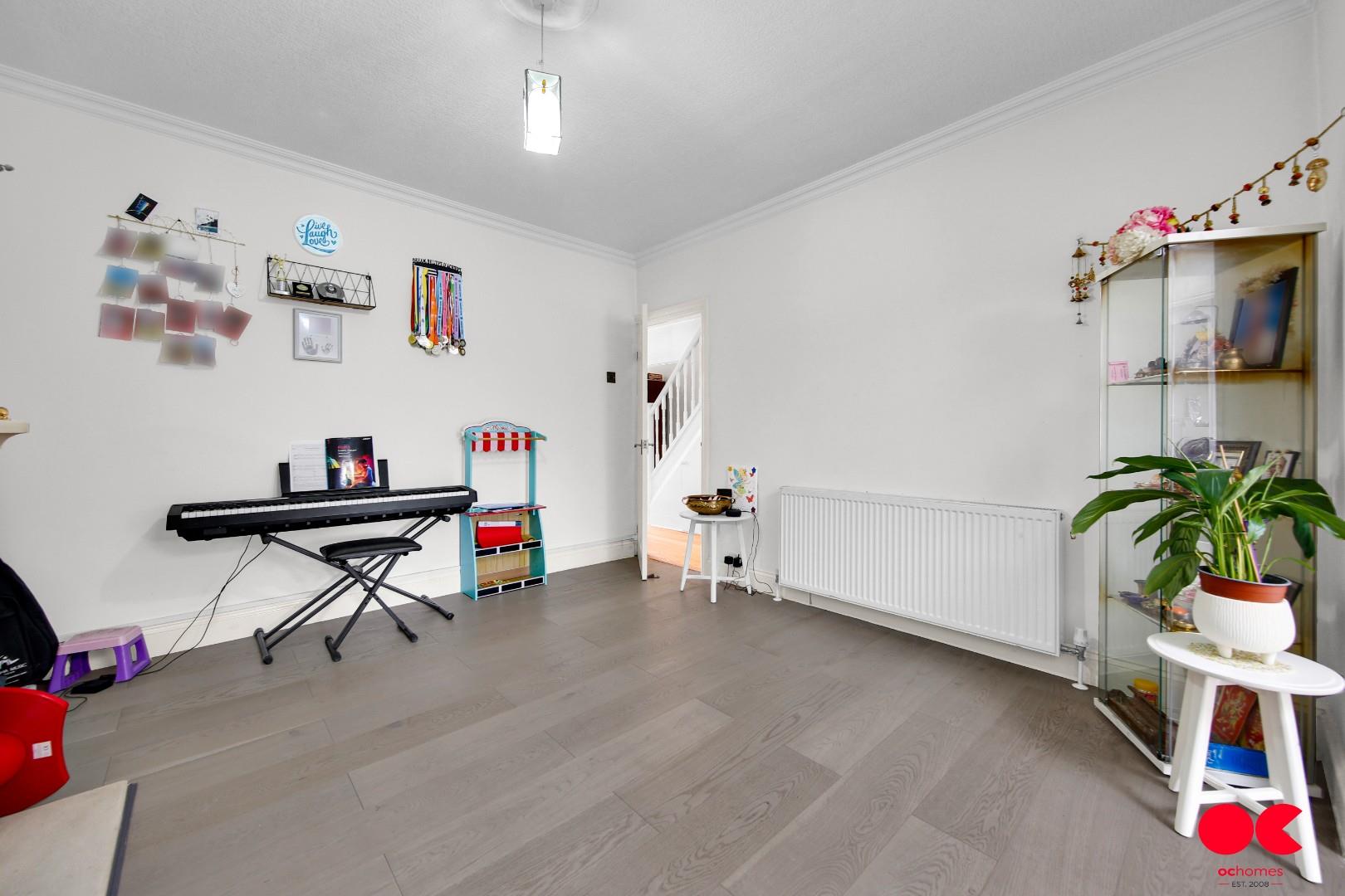 3 bed semi-detached house to rent in Montrose Avenue, Gidea Park, Essex  - Property Image 17