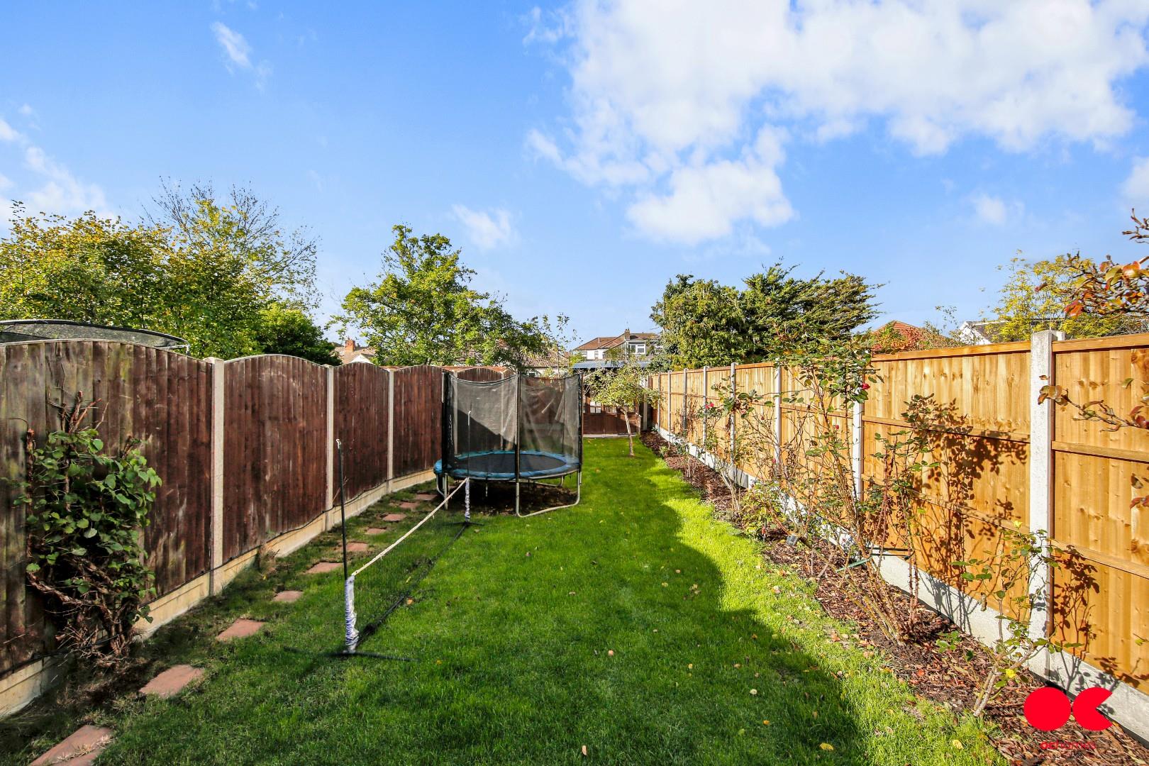 3 bed semi-detached house to rent in Montrose Avenue, Gidea Park, Essex  - Property Image 5