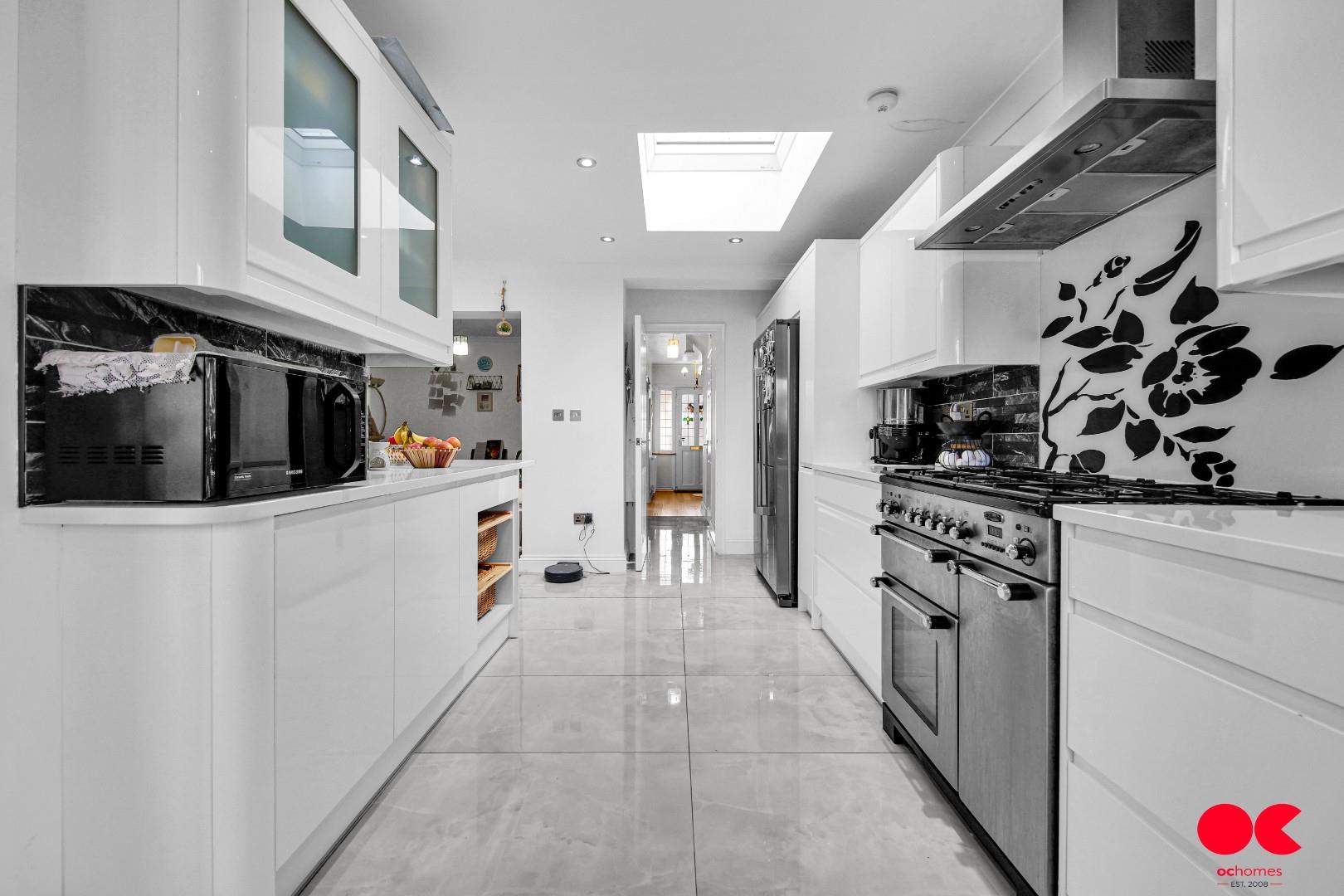 3 bed semi-detached house to rent in Montrose Avenue, Gidea Park, Essex  - Property Image 13