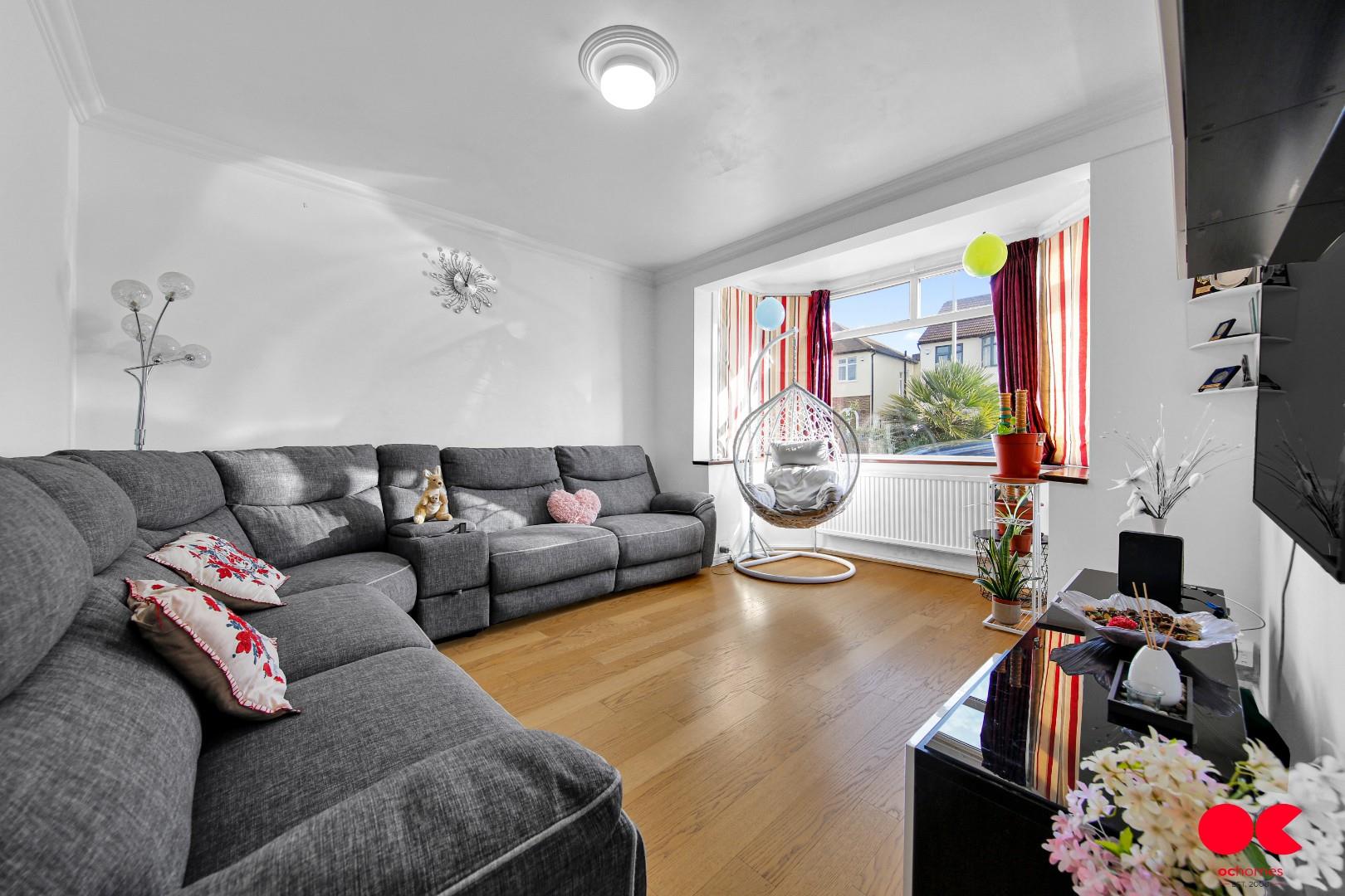 3 bed semi-detached house to rent in Montrose Avenue, Gidea Park, Essex  - Property Image 8