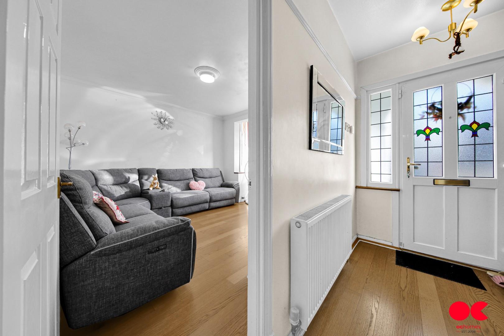 3 bed semi-detached house to rent in Montrose Avenue, Gidea Park, Essex  - Property Image 7