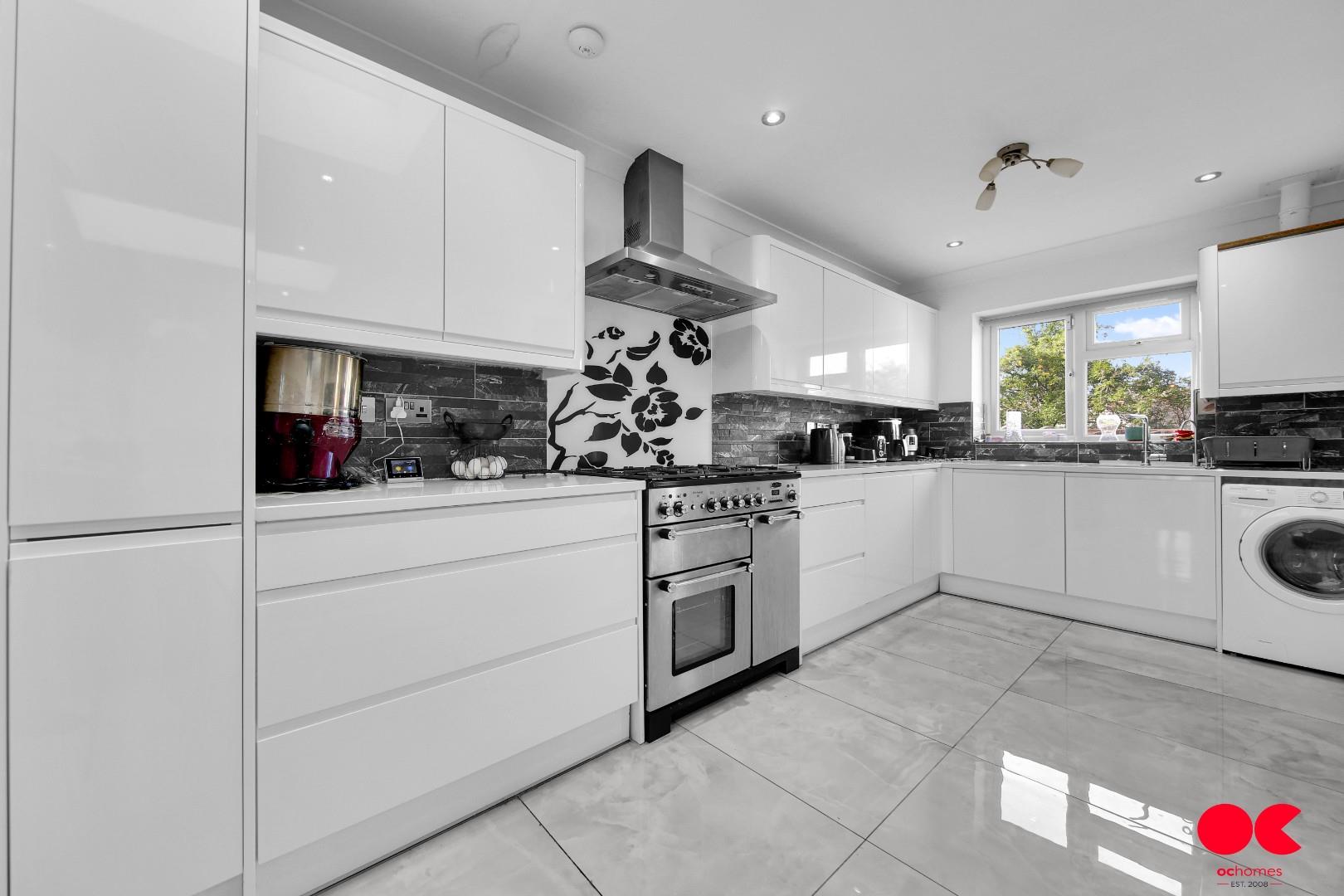 3 bed semi-detached house to rent in Montrose Avenue, Gidea Park, Essex  - Property Image 2
