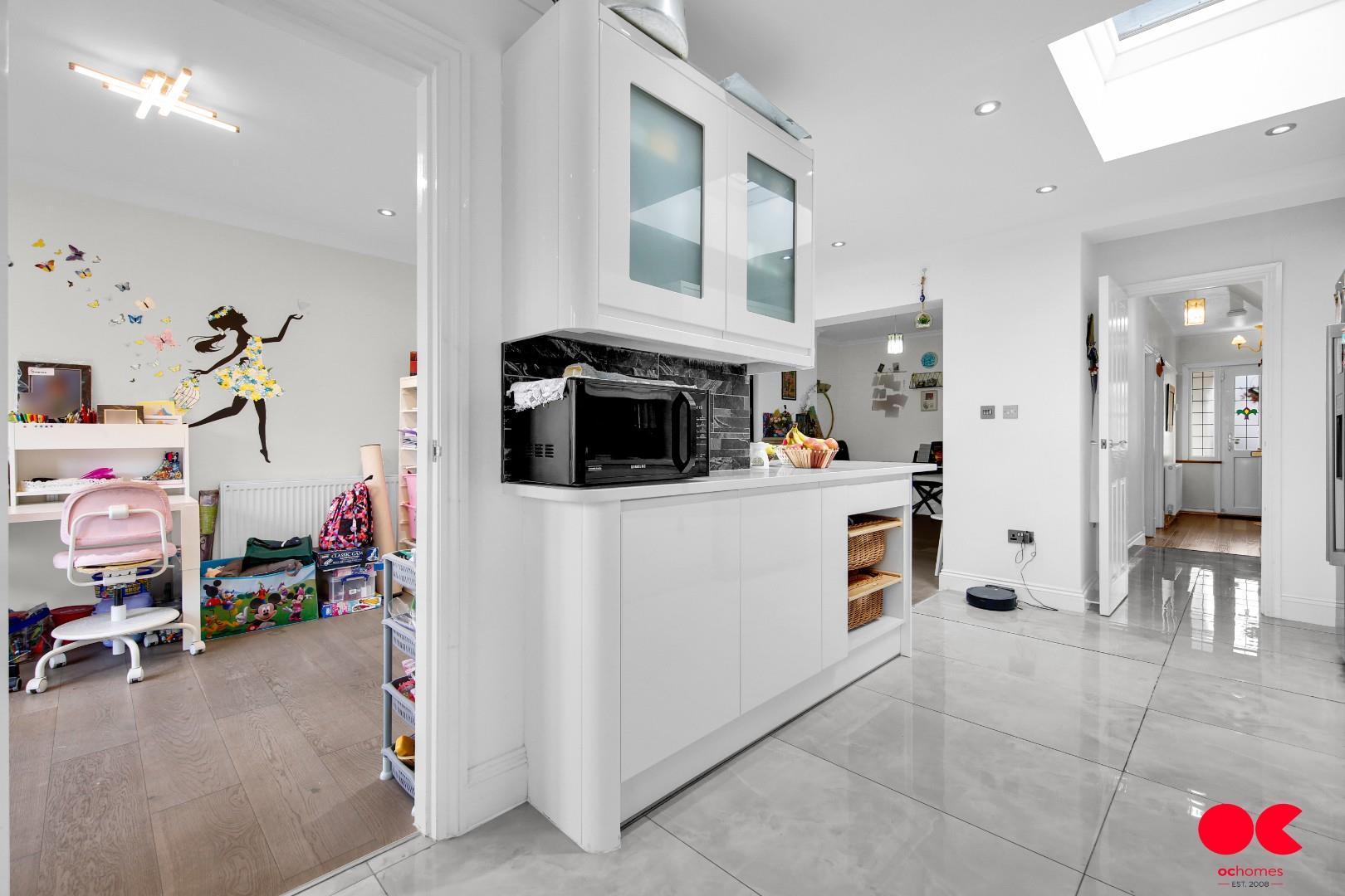 3 bed semi-detached house to rent in Montrose Avenue, Gidea Park, Essex  - Property Image 14