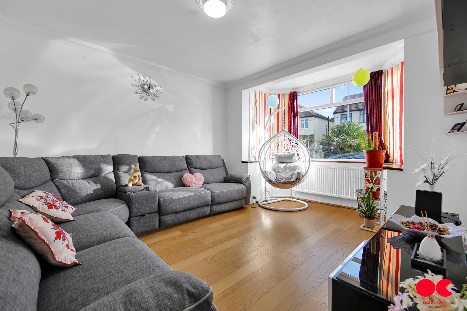 3 bed semi-detached house to rent in Montrose Avenue, Gidea Park, Essex  - Property Image 3