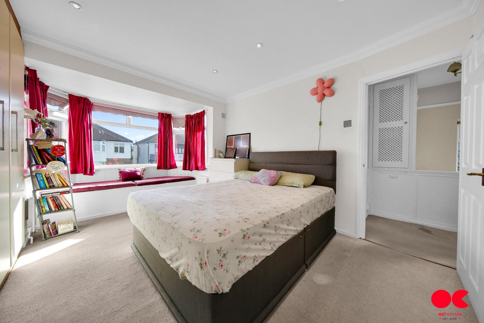 3 bed semi-detached house to rent in Montrose Avenue, Gidea Park, Essex  - Property Image 27